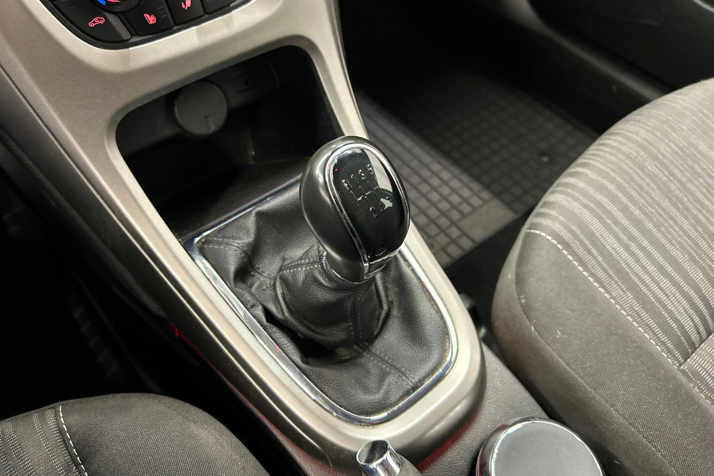 harmaa Opel Astra 2010 kuva 20.