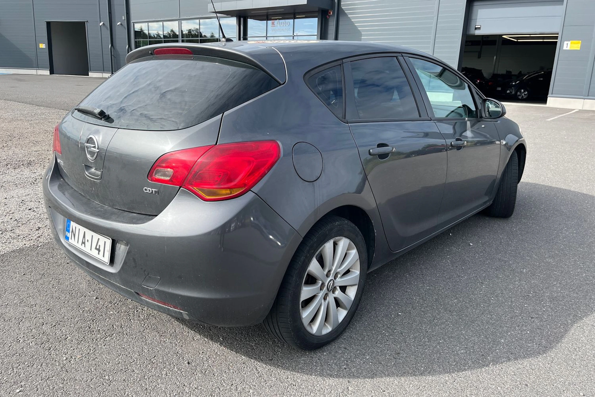 harmaa Opel Astra 2010 kuva 12.