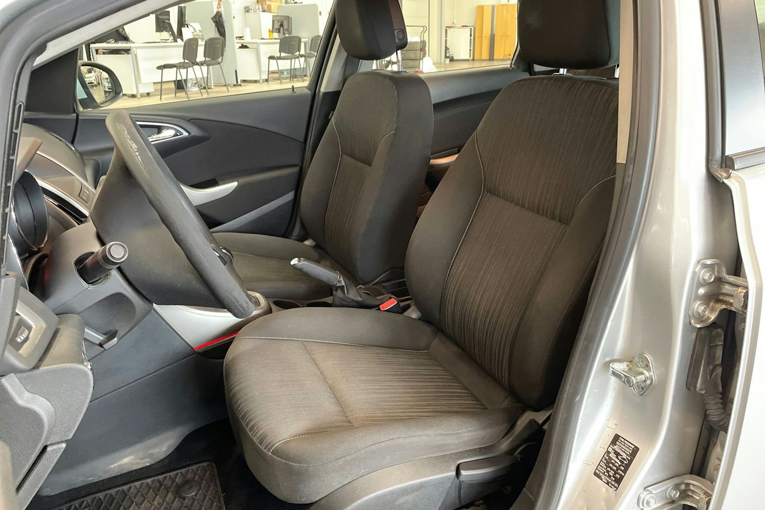 hopea Opel Astra 2010 kuva 14.