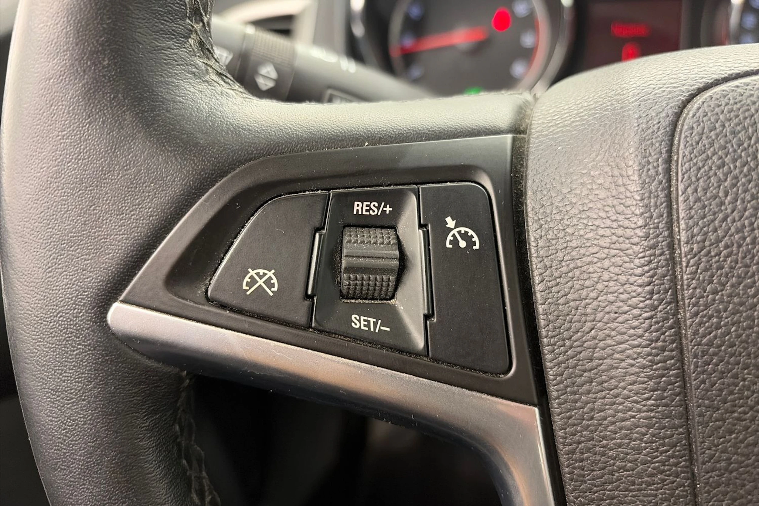 hopea Opel Astra 2011 kuva 14.