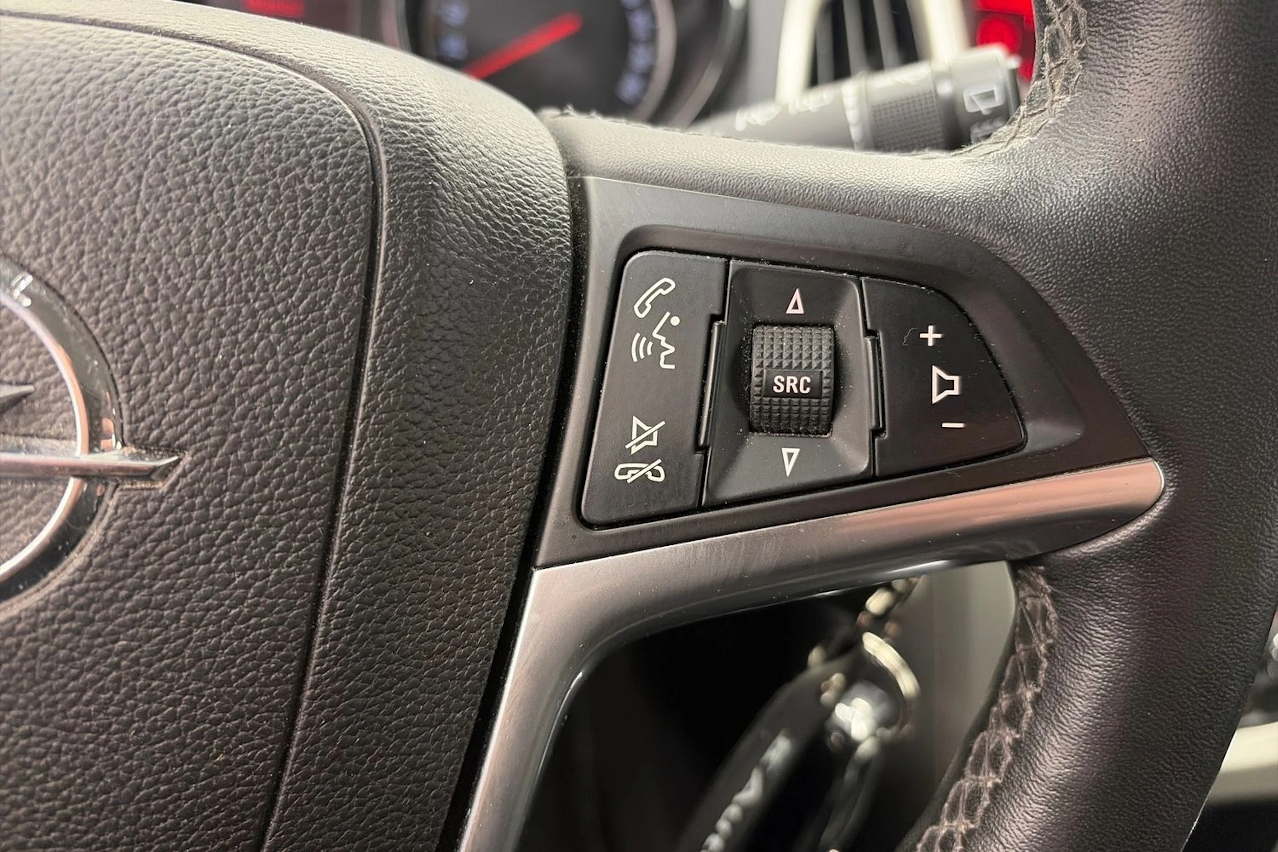 hopea Opel Astra 2011 kuva 15.