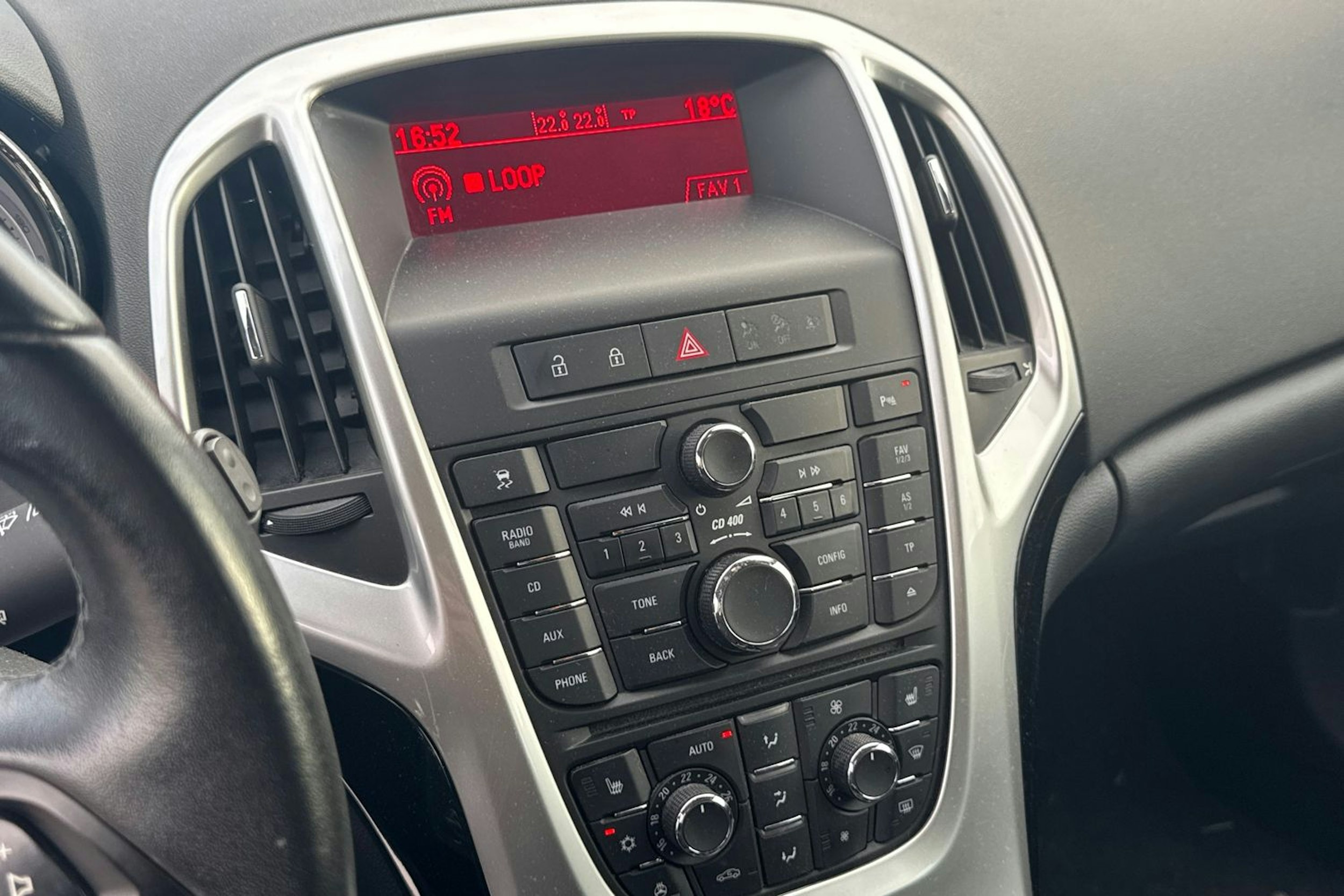 Harmaa Opel ASTRA 2011 kuva 17.