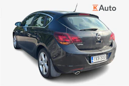 musta Opel Astra 2011 kuva 2.
