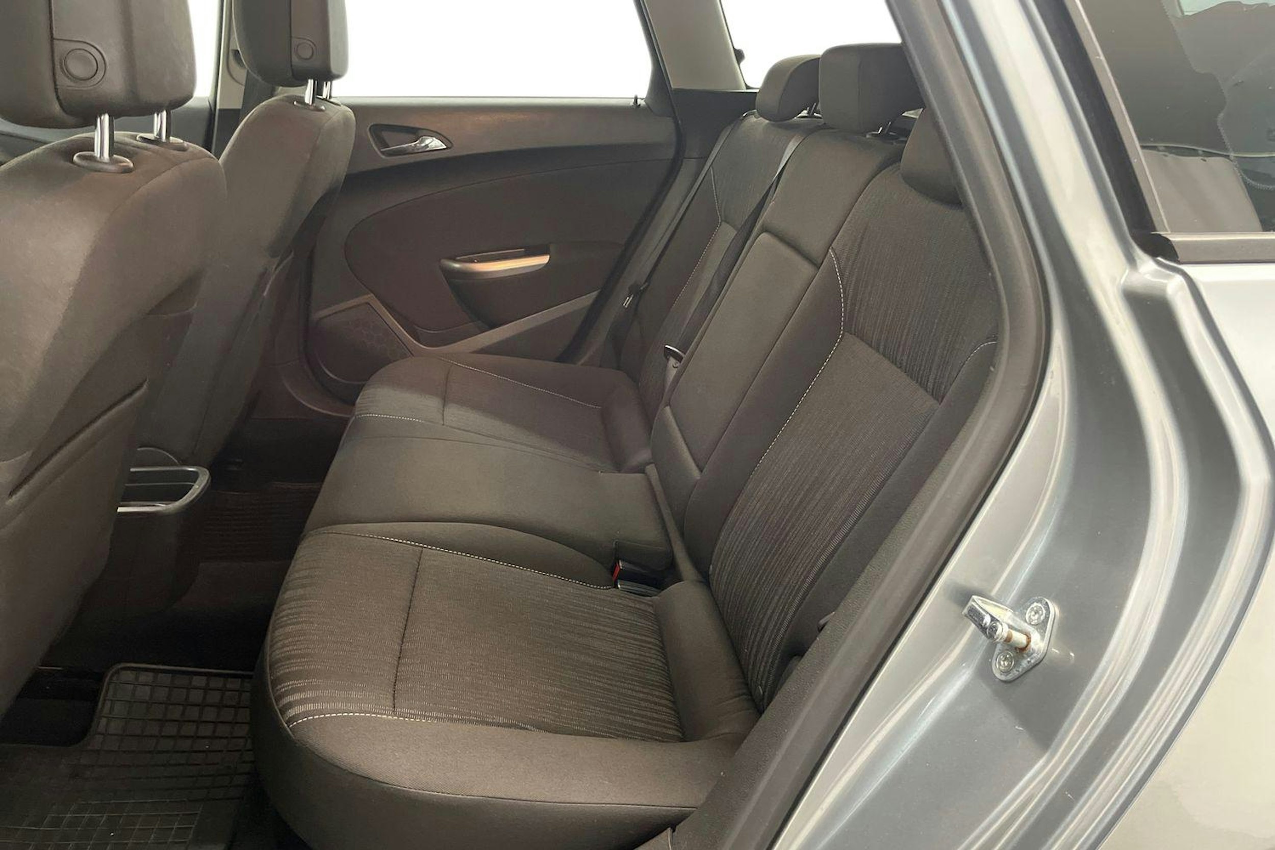 Harmaa Opel ASTRA 2011 kuva 10.