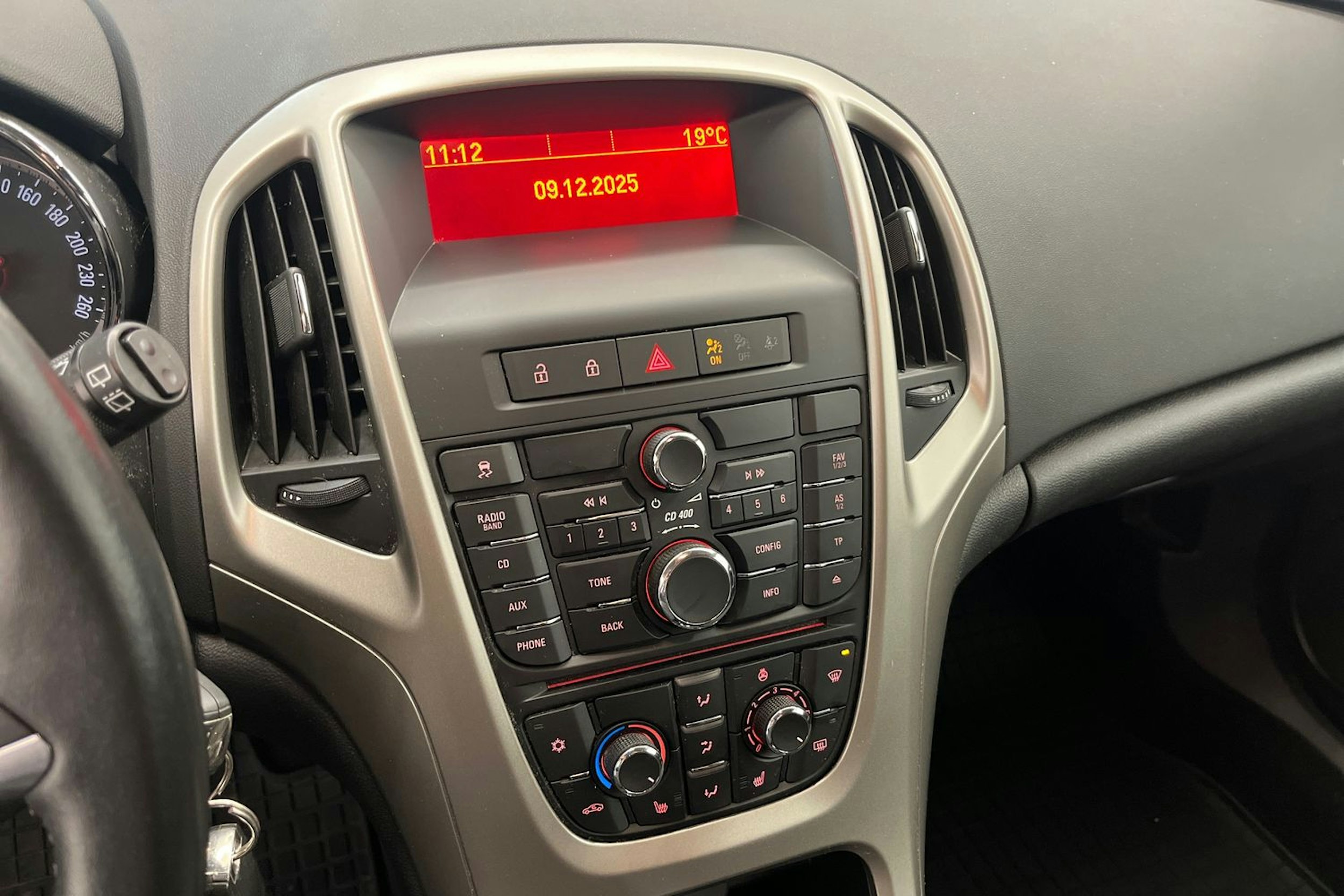 Harmaa Opel ASTRA 2011 kuva 19.