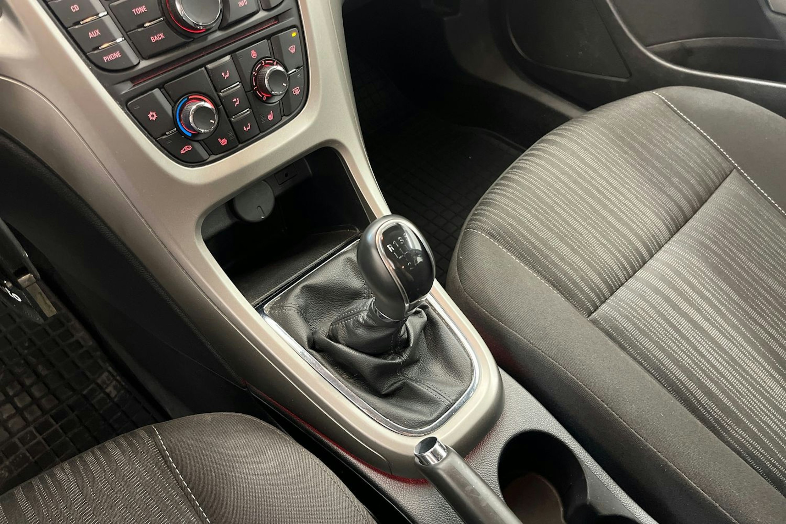 Harmaa Opel ASTRA 2011 kuva 20.