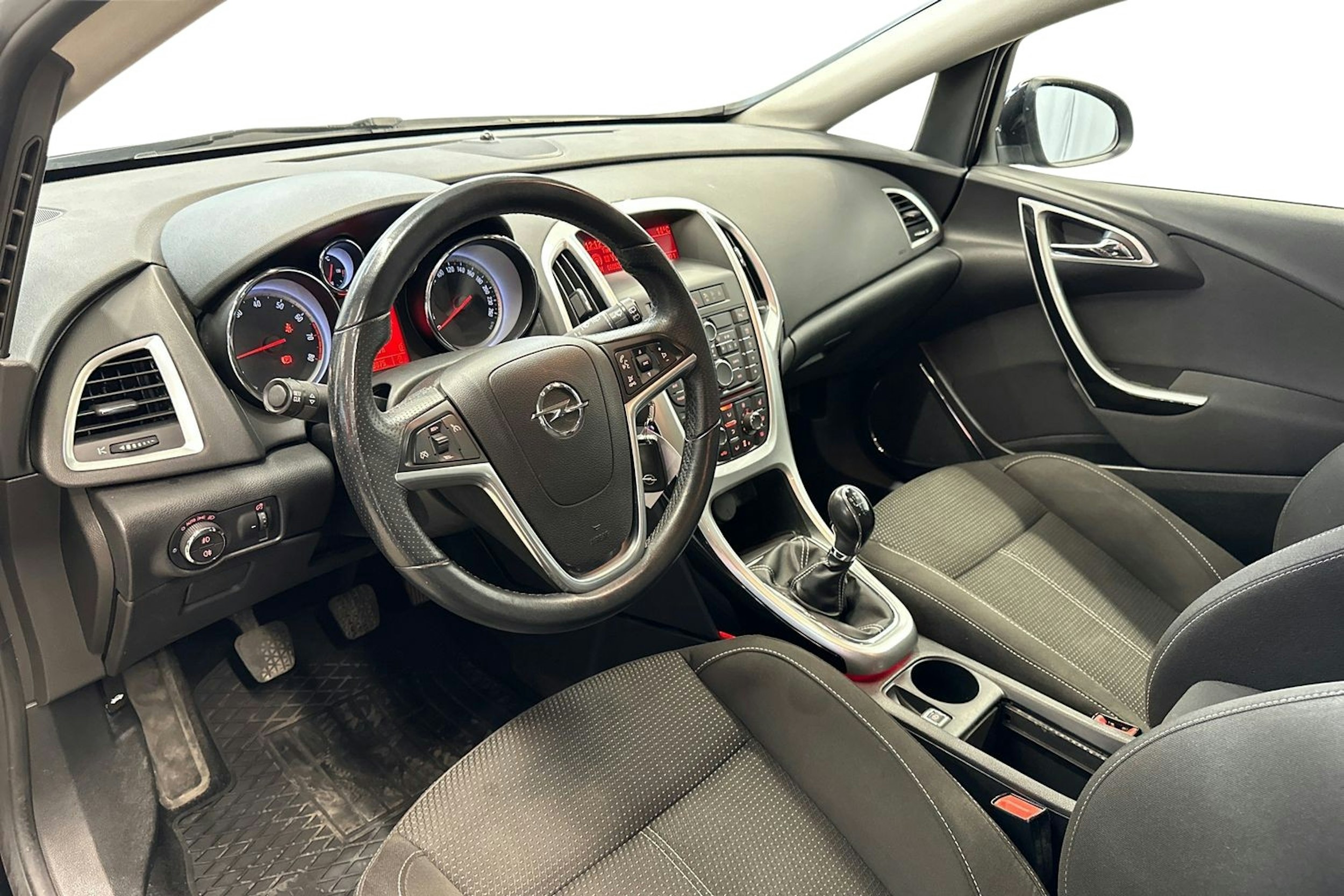 met. musta Opel Astra 2011 kuva 7.