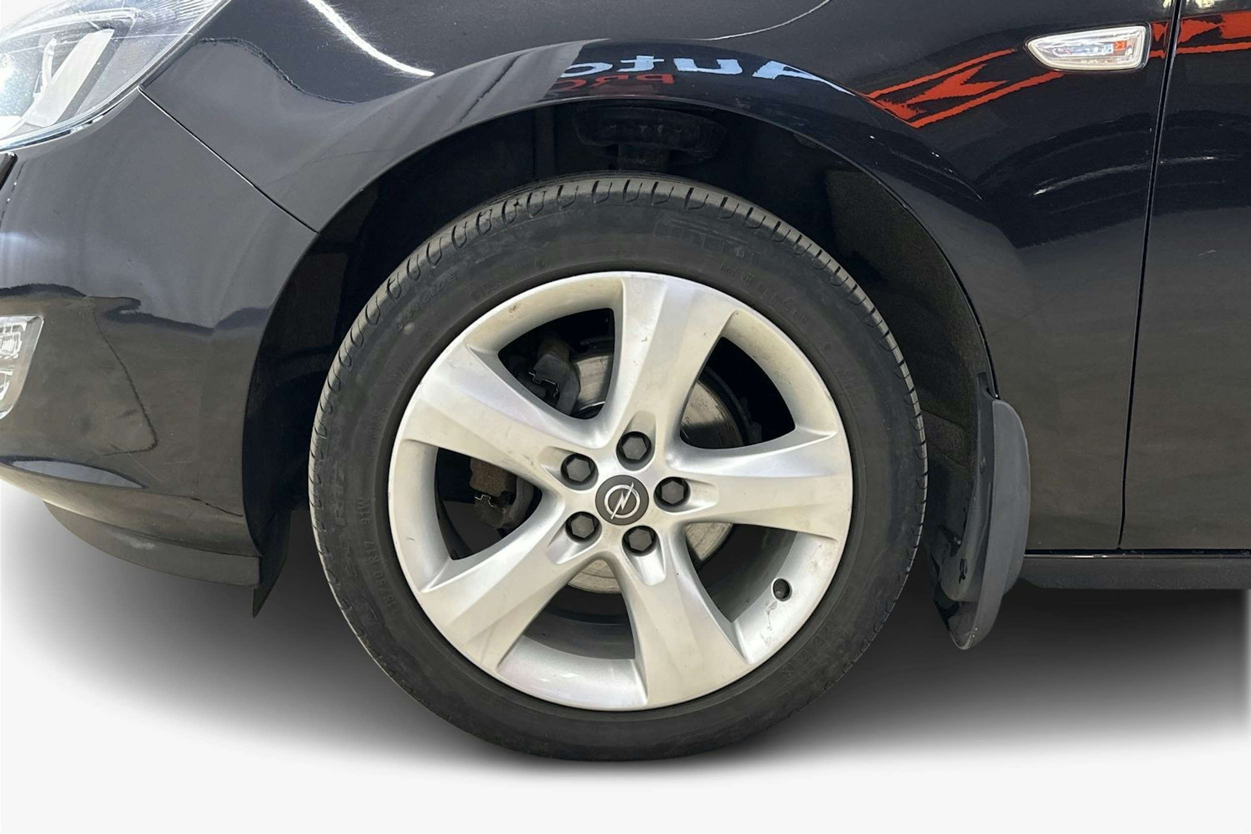met. musta Opel Astra 2011 kuva 11.