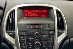 met. musta Opel Astra 2011 kuva 17.