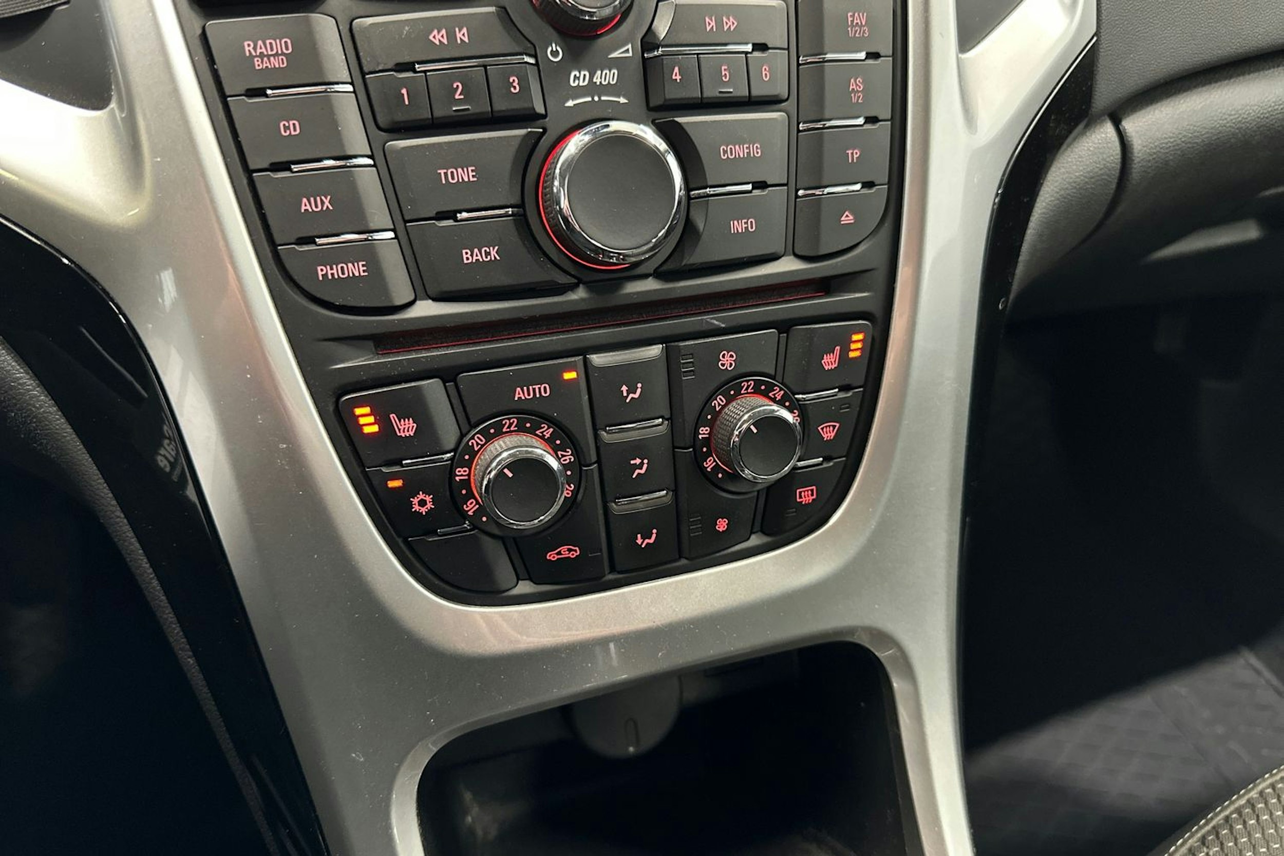 met. musta Opel Astra 2011 kuva 18.