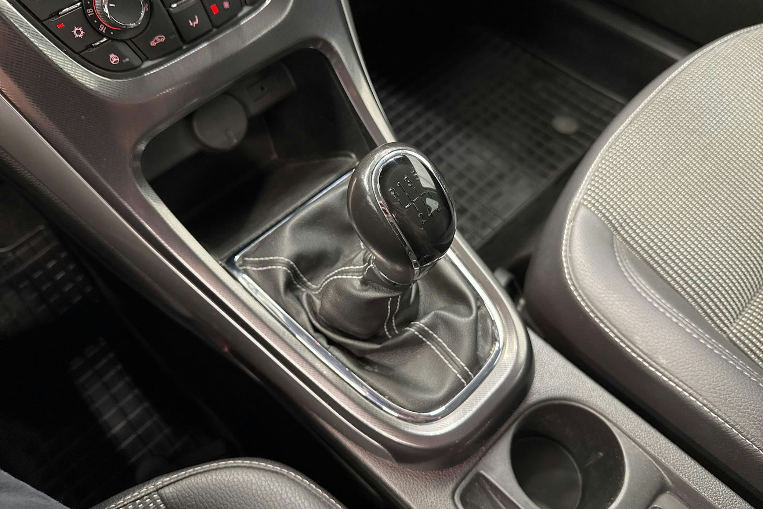 hopea Opel Astra 2011 kuva 21.