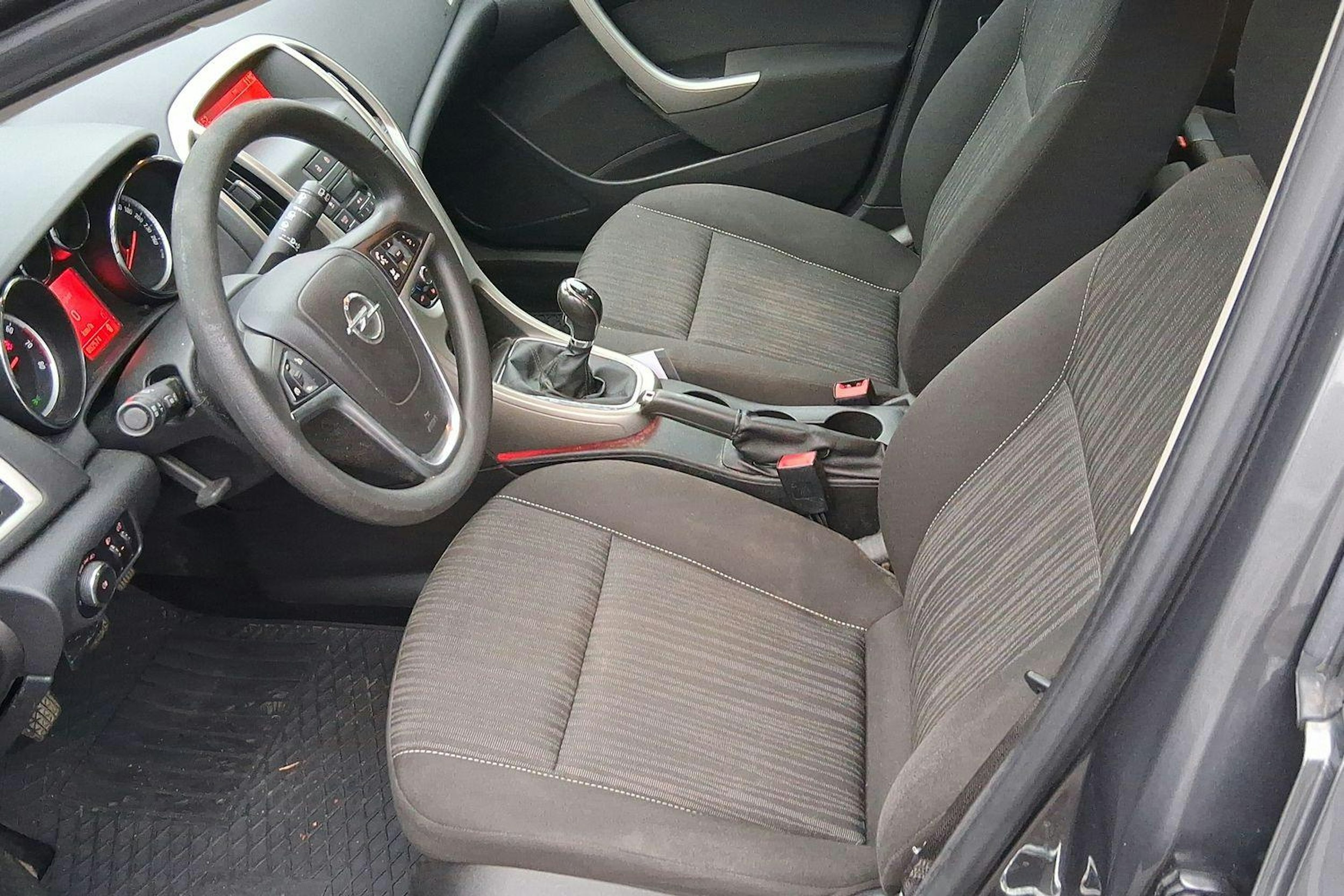 harmaa Opel Astra 2011 kuva 9.