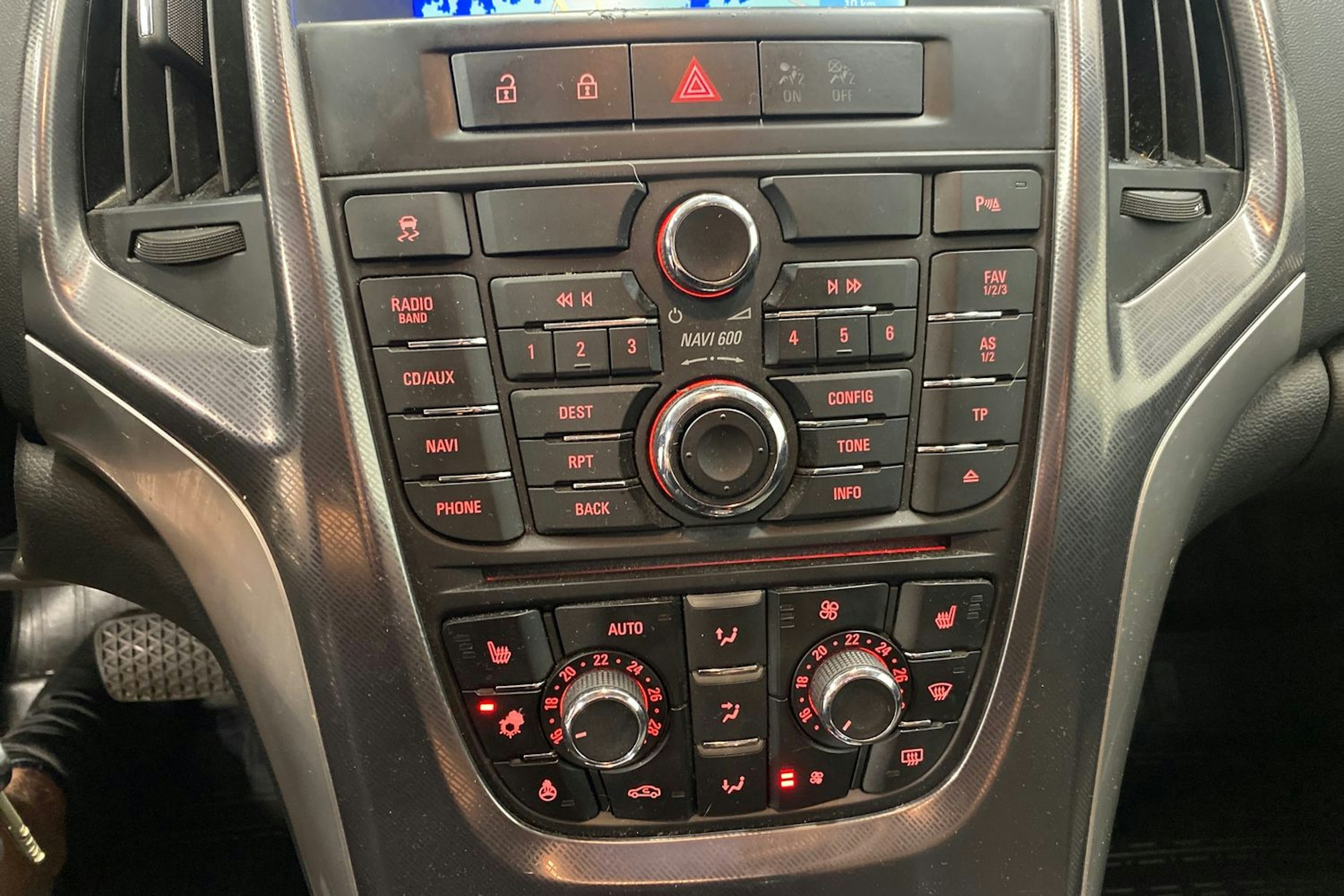 musta Opel Astra 2012 kuva 18.