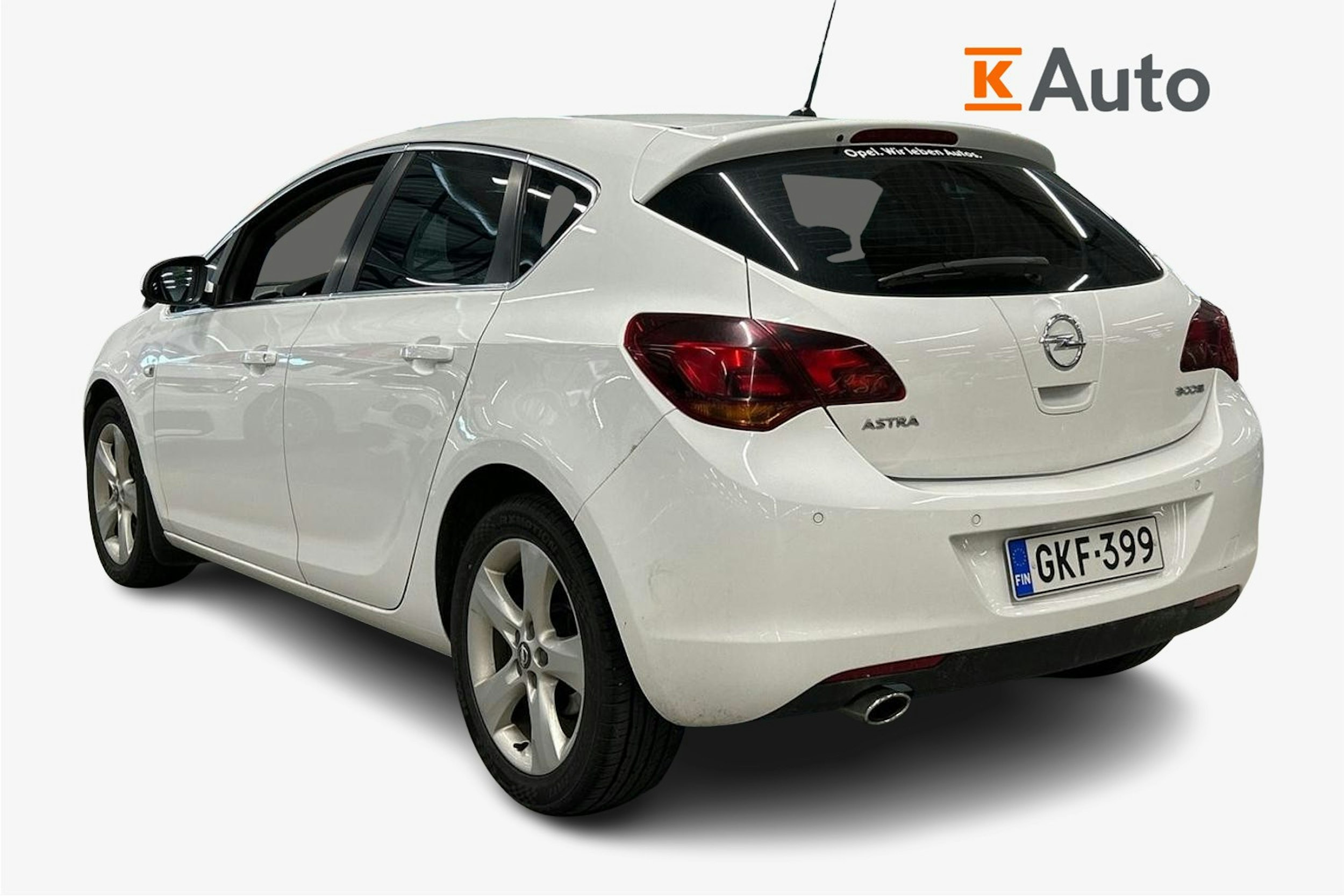 valkoinen Opel Astra 2012 kuva 2.