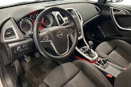 valkoinen Opel Astra 2012 kuva 3.