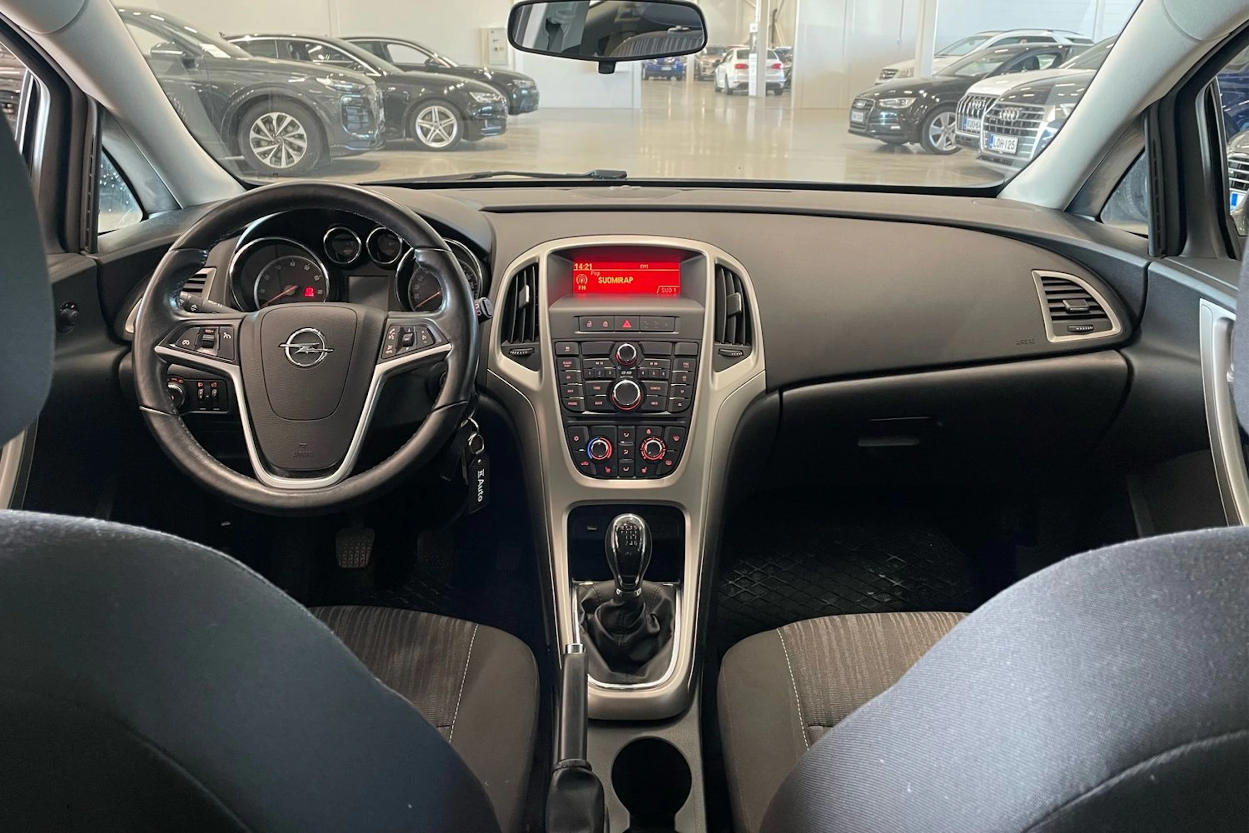 harmaa Opel Astra 2012 kuva 11.