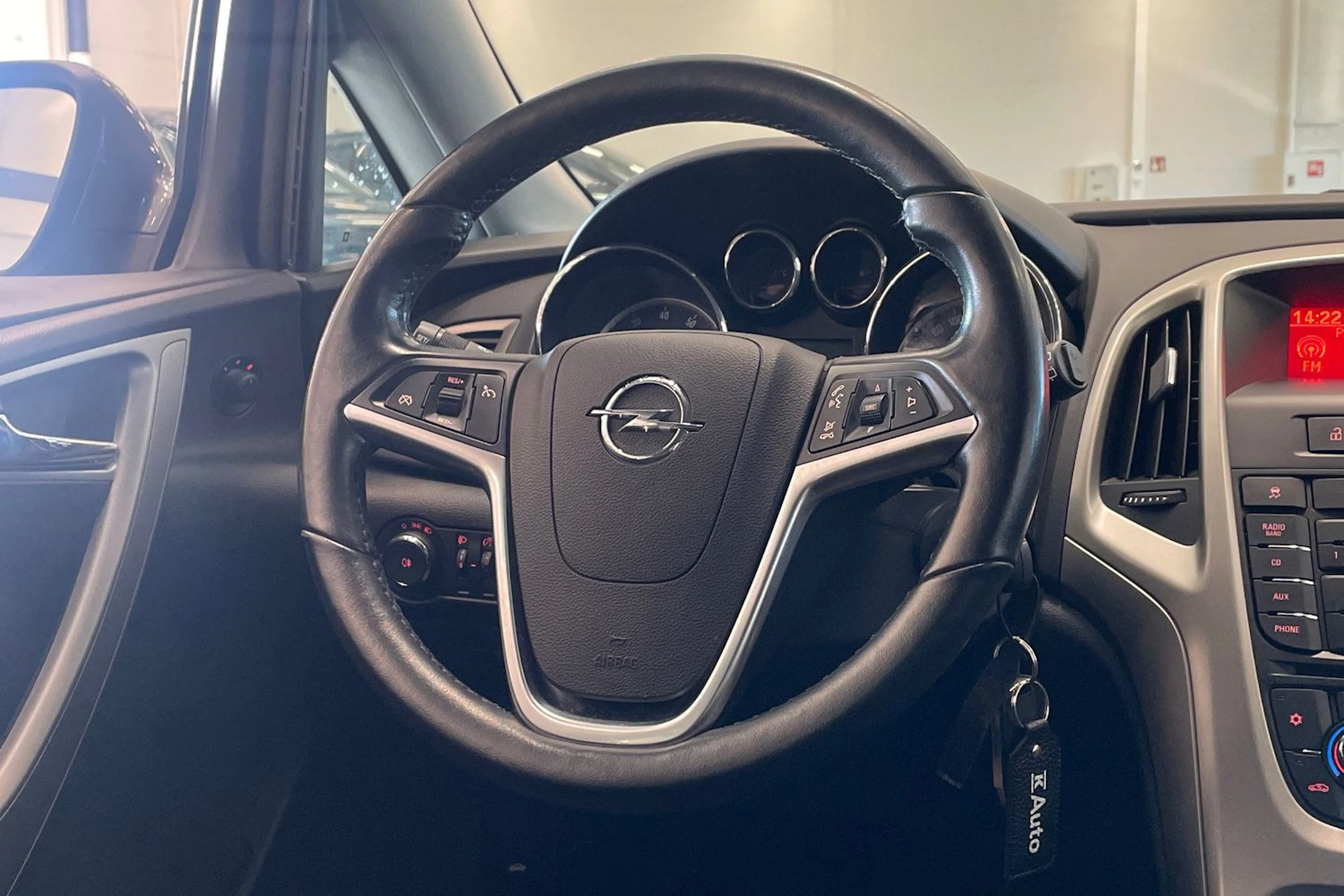 harmaa Opel Astra 2012 kuva 12.