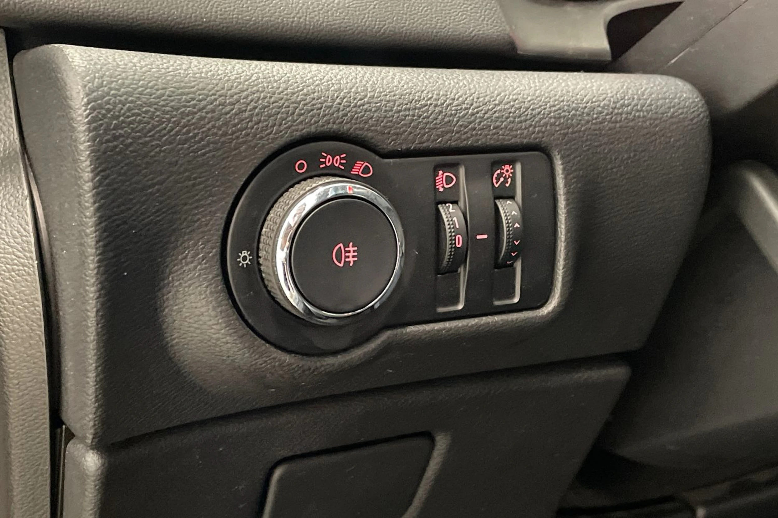 harmaa Opel Astra 2012 kuva 18.