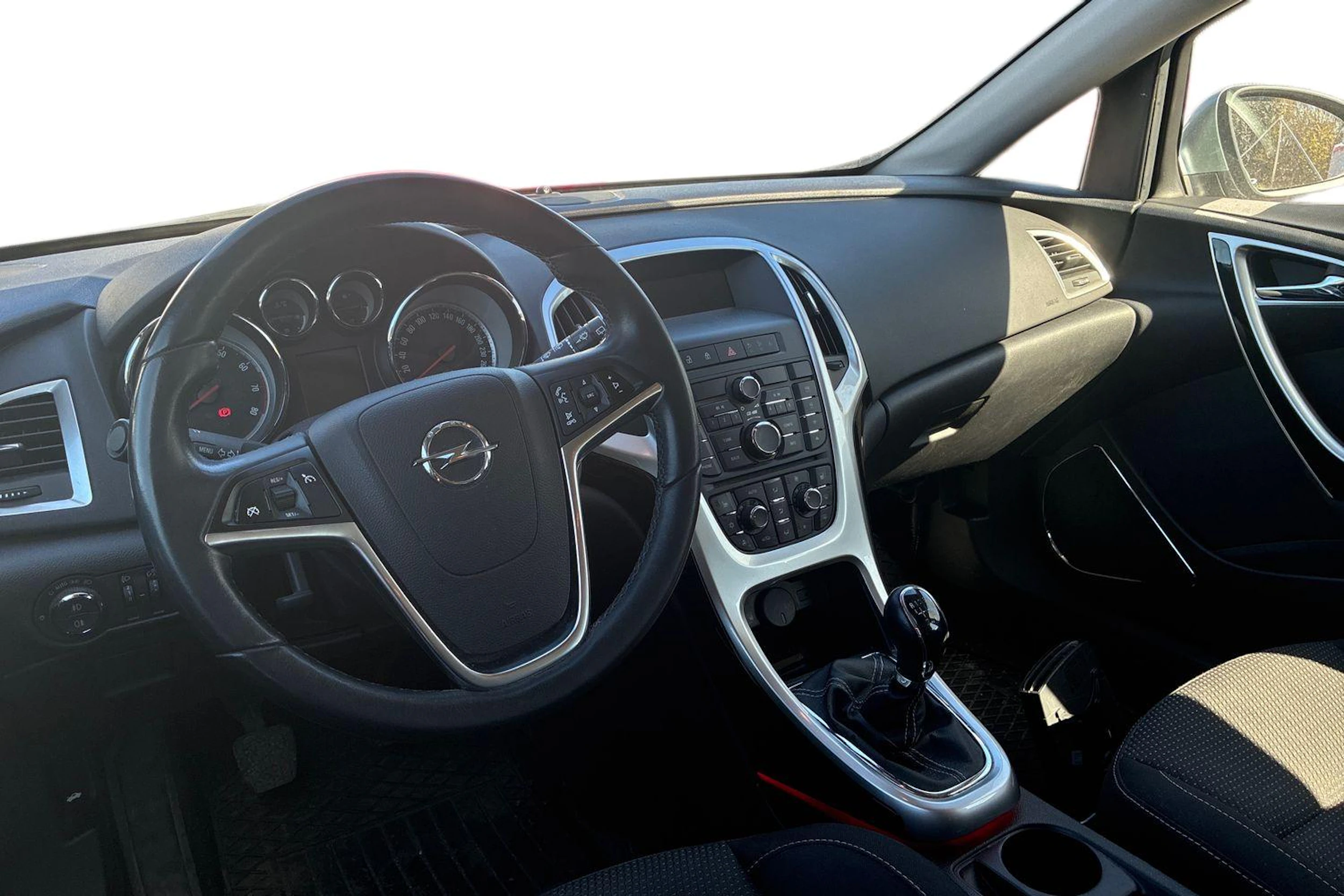Harmaa Opel ASTRA 2012 kuva 3.