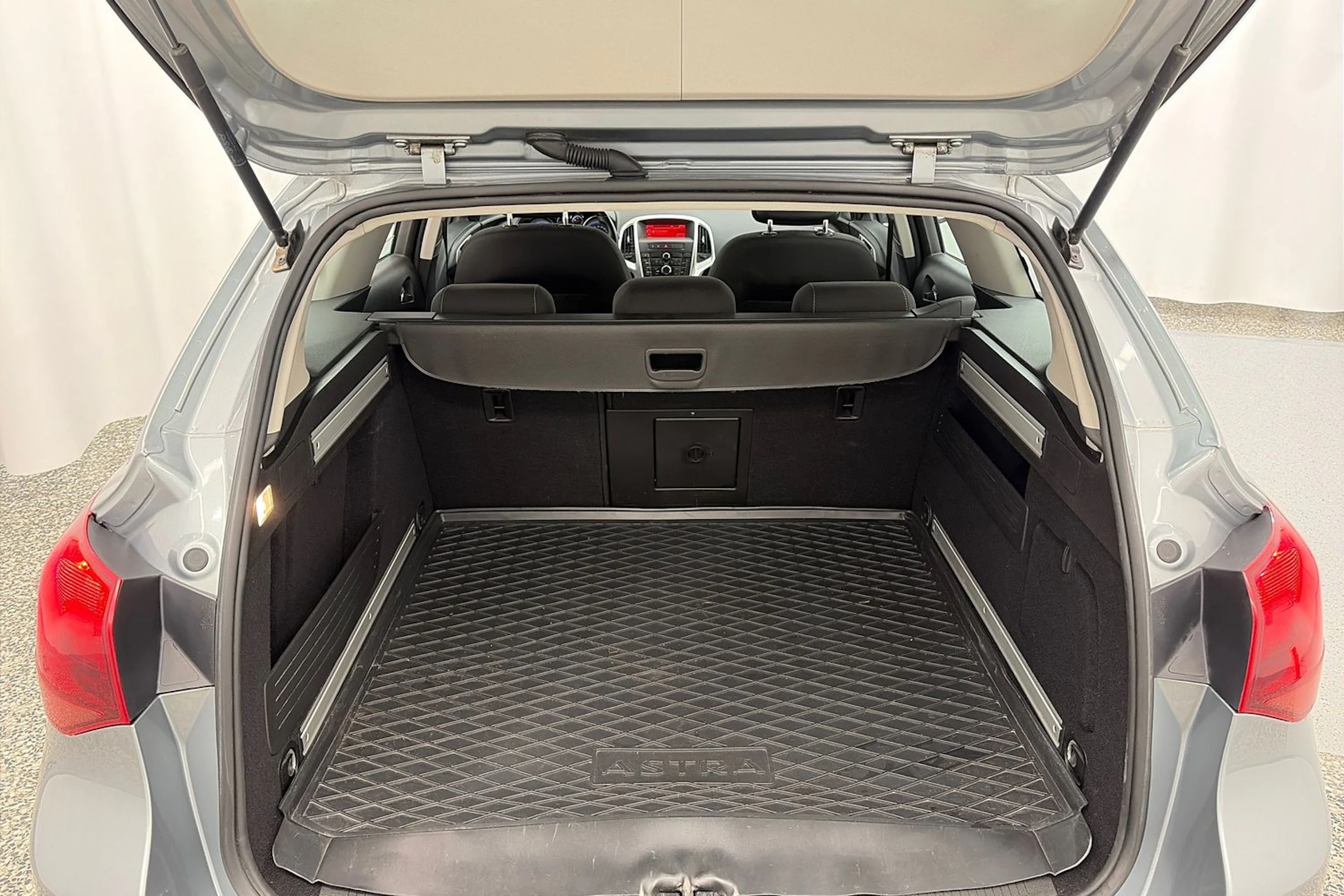Harmaa Opel ASTRA 2012 kuva 15.