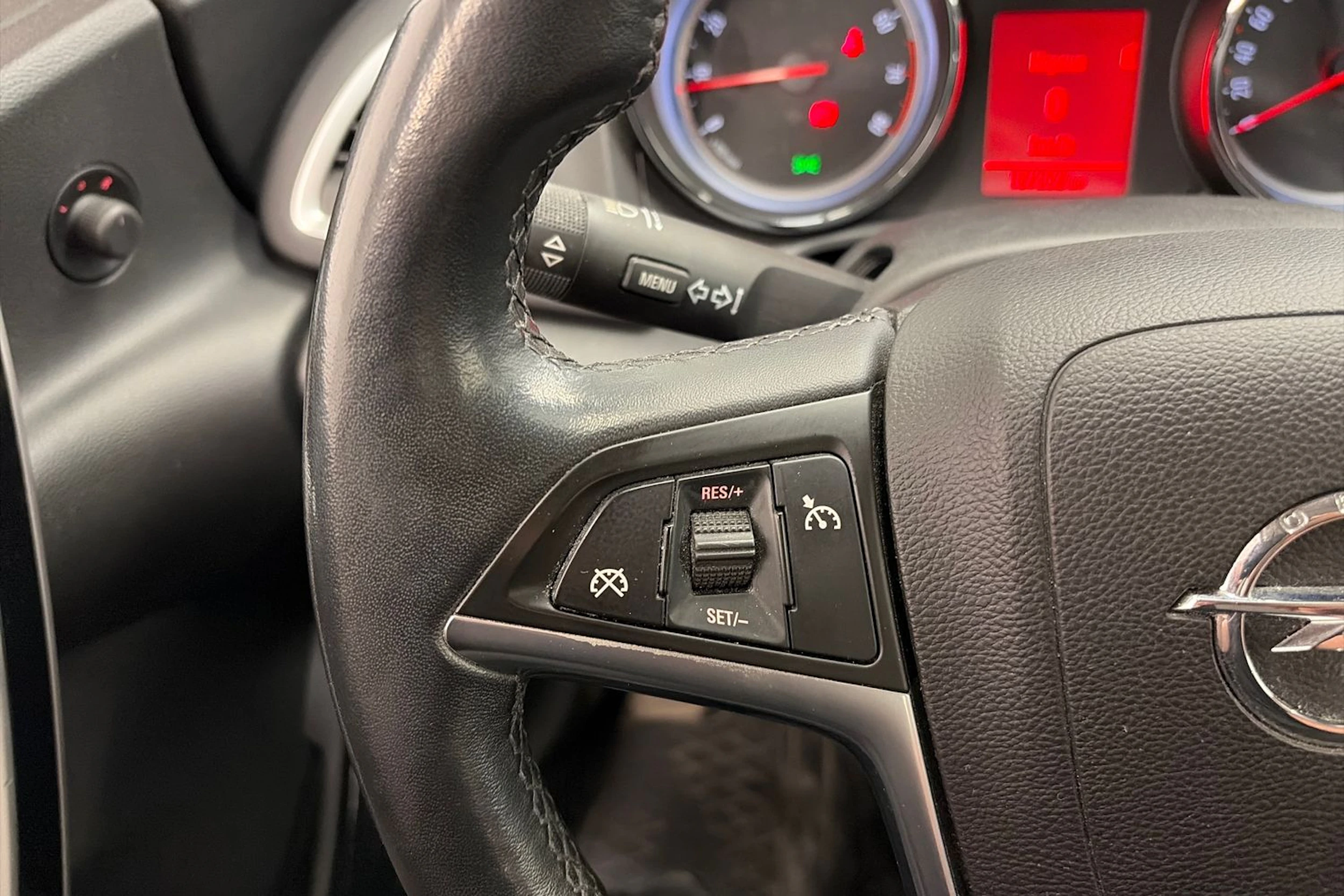 Harmaa Opel ASTRA 2012 kuva 18.