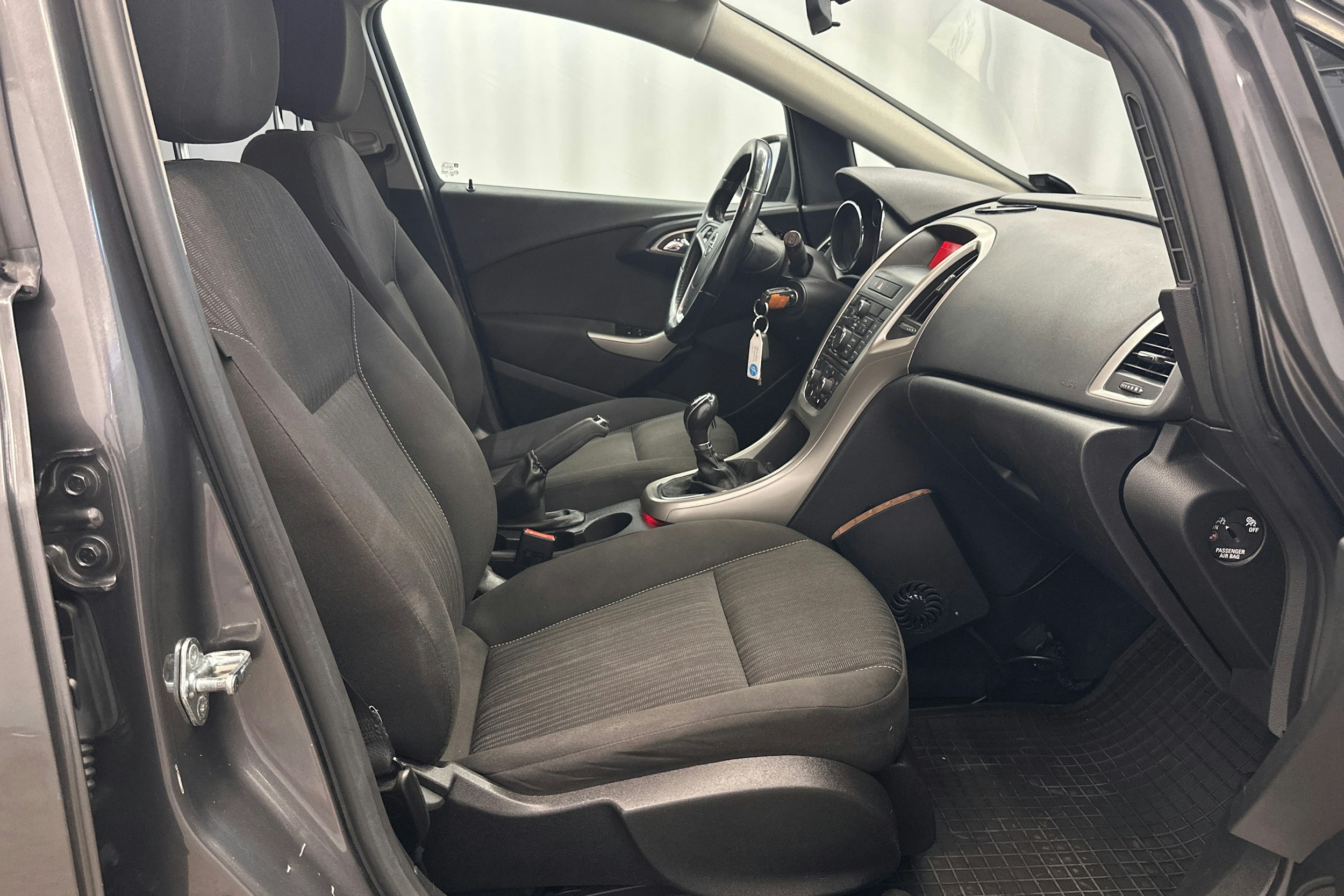 met. harmaa Opel Astra 2012 kuva 14.