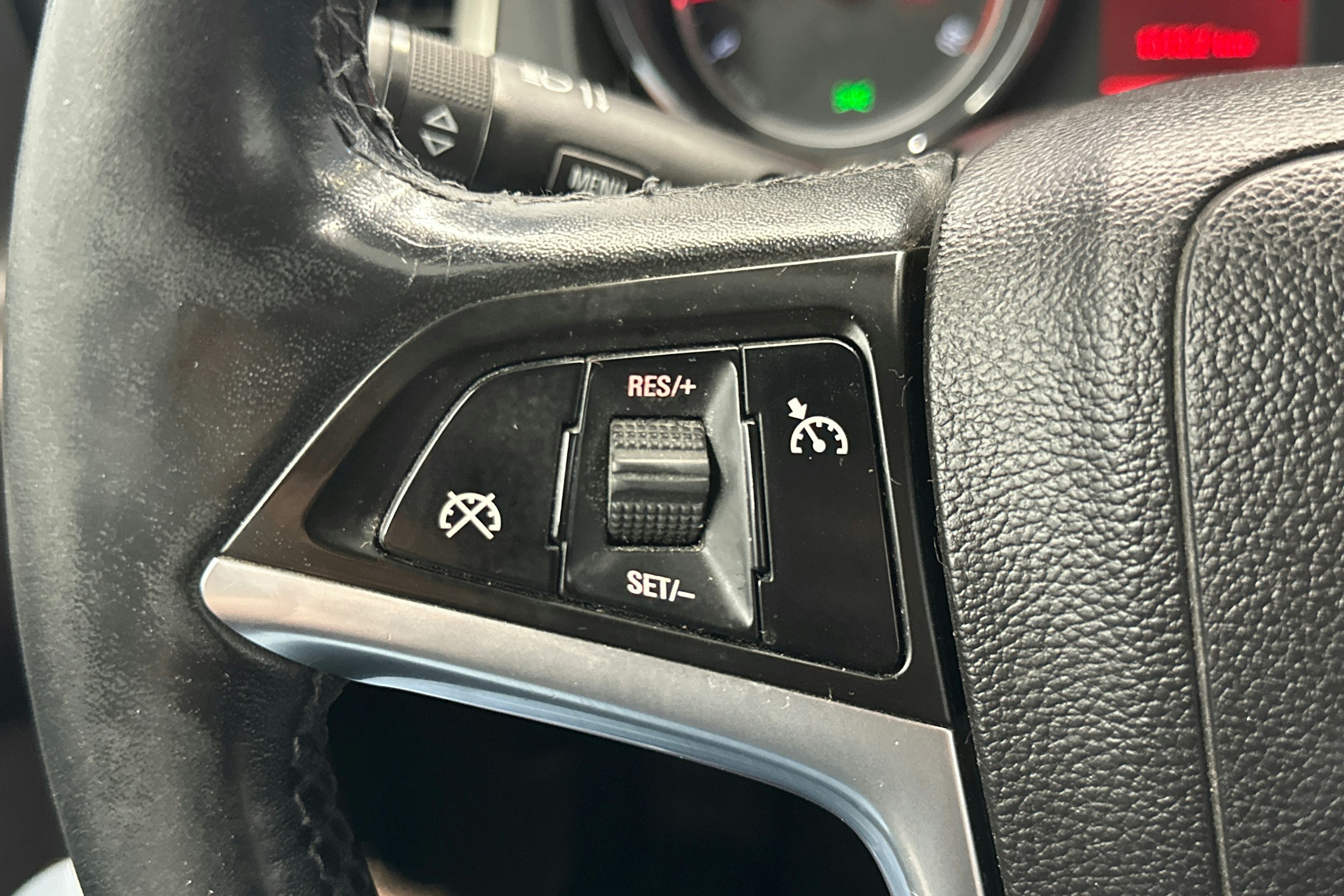met. harmaa Opel Astra 2012 kuva 19.
