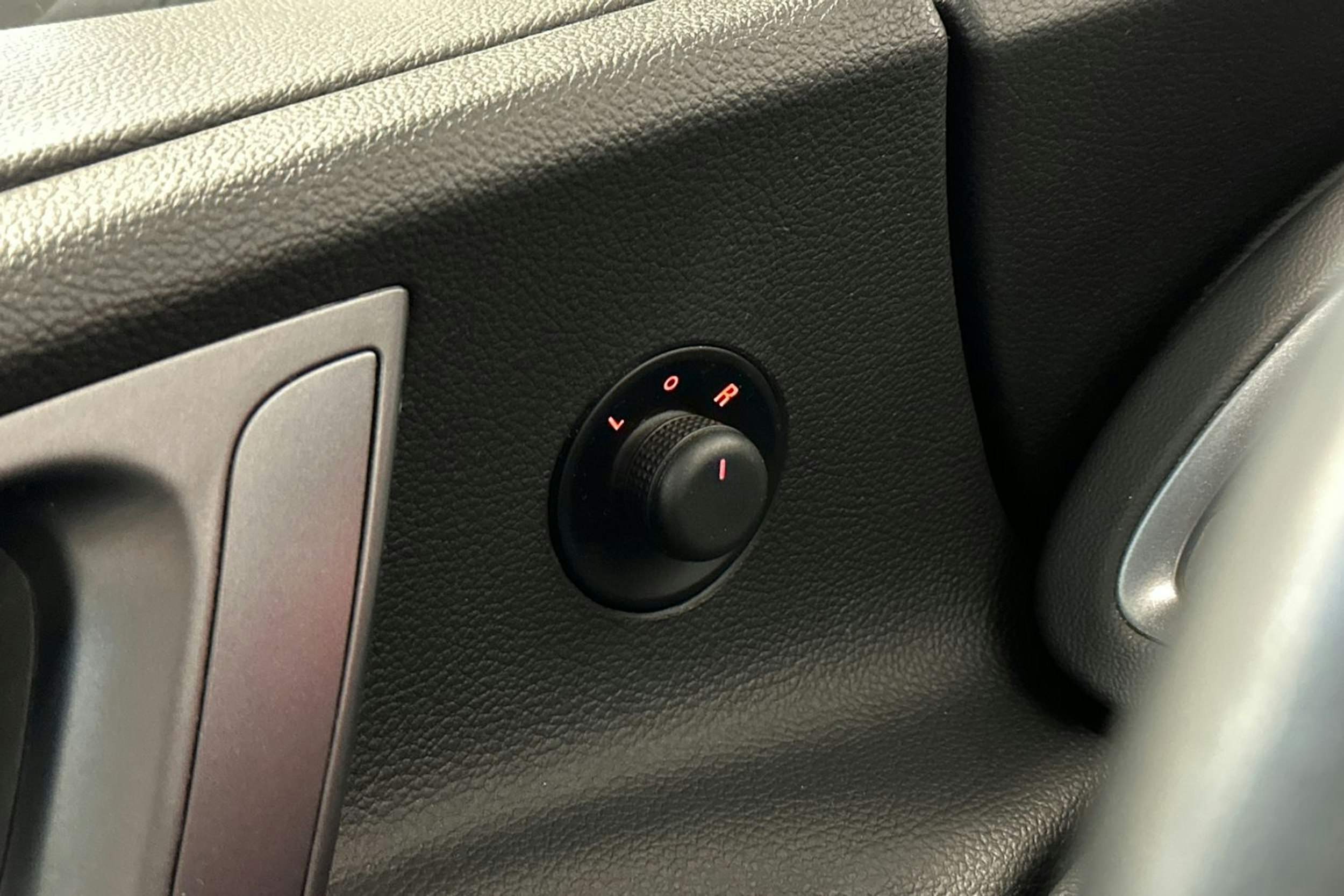 hopea Opel Astra 2013 kuva 14.