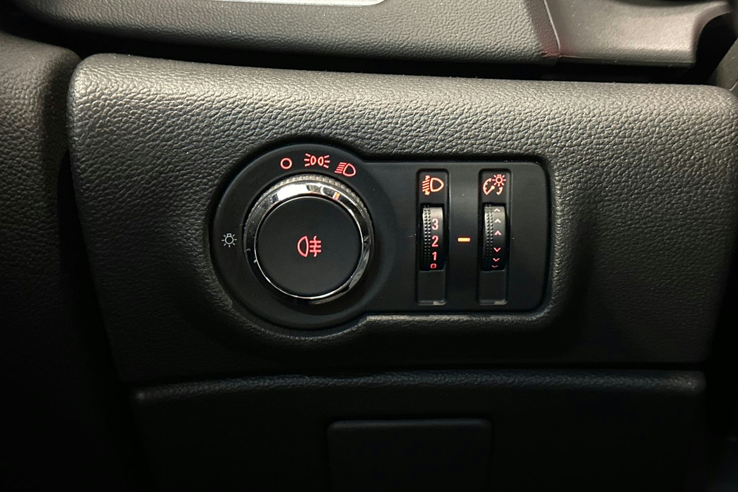 hopea Opel Astra 2013 kuva 15.