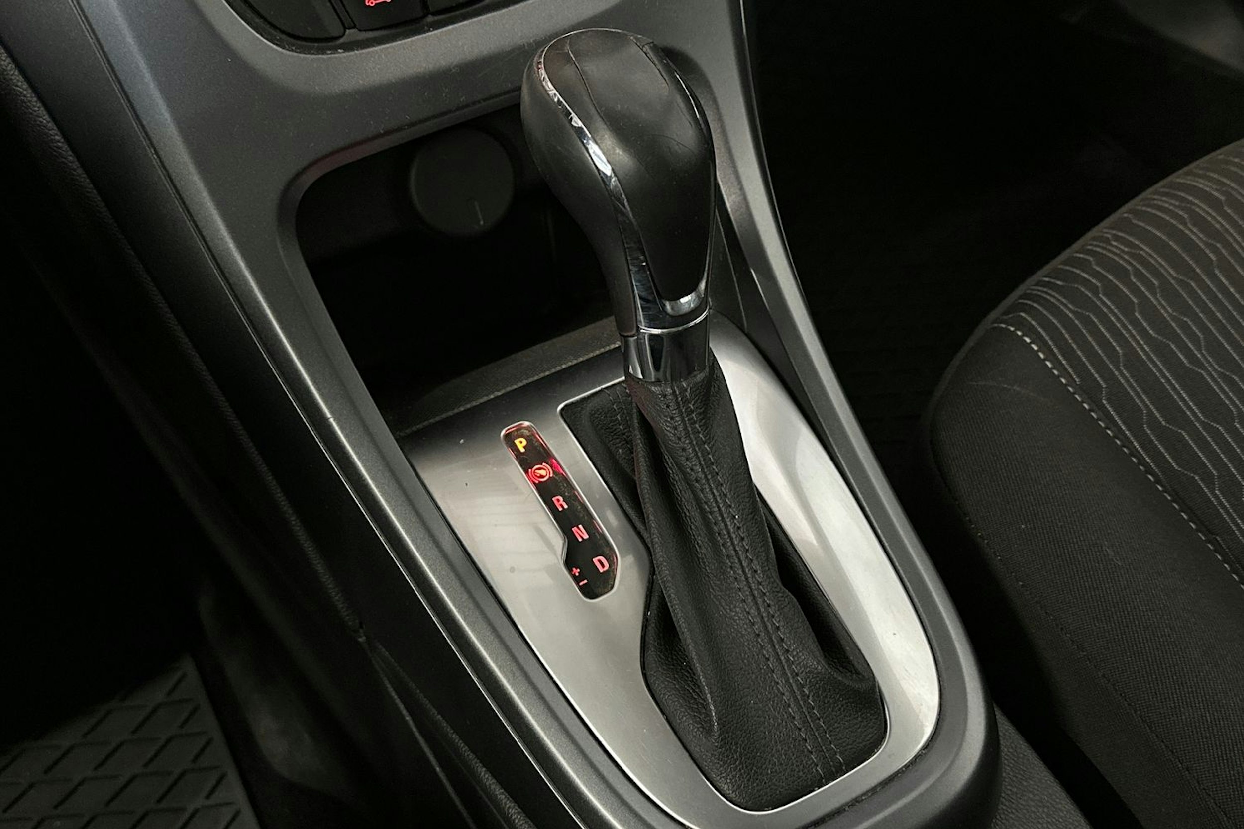 hopea Opel Astra 2013 kuva 22.