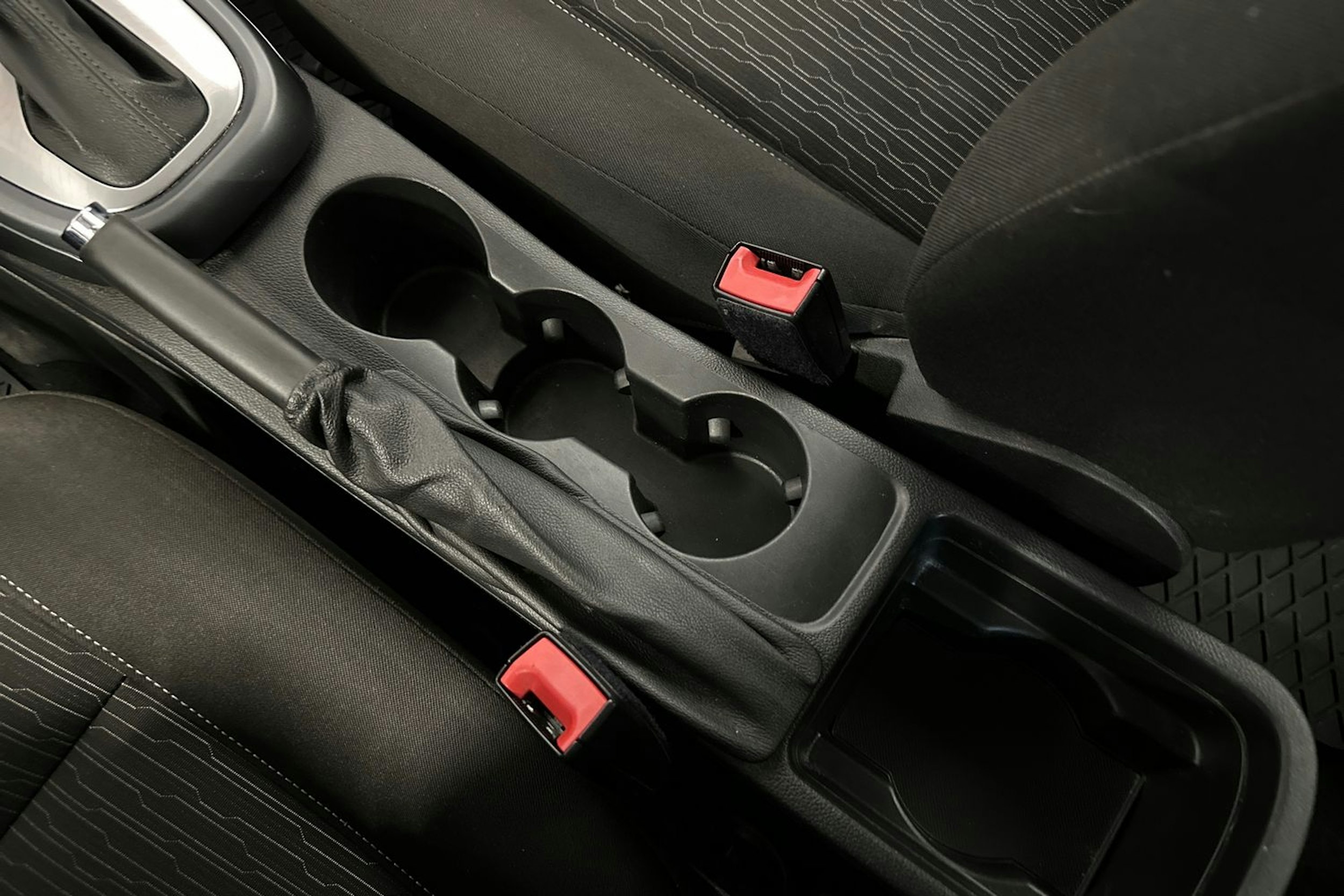 hopea Opel Astra 2013 kuva 23.