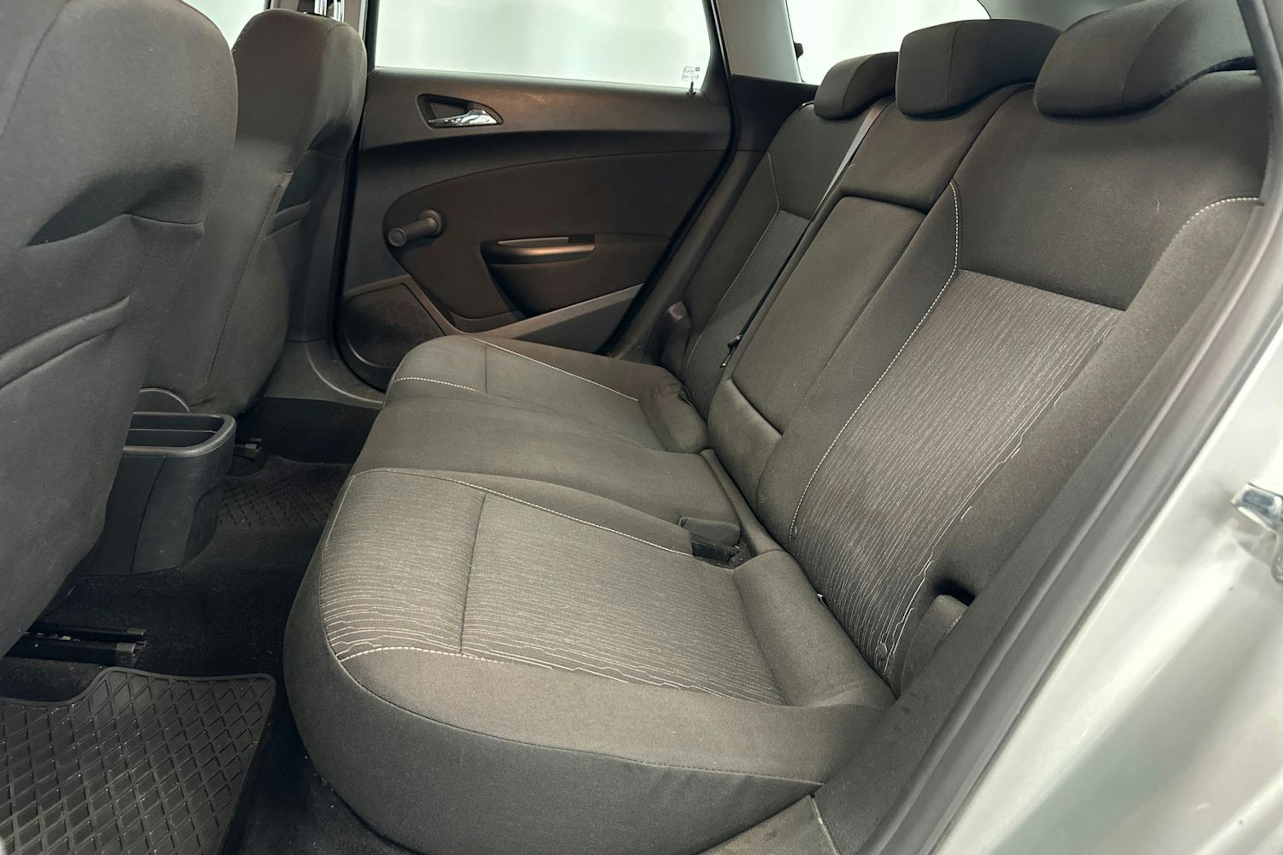 hopea Opel Astra 2013 kuva 24.