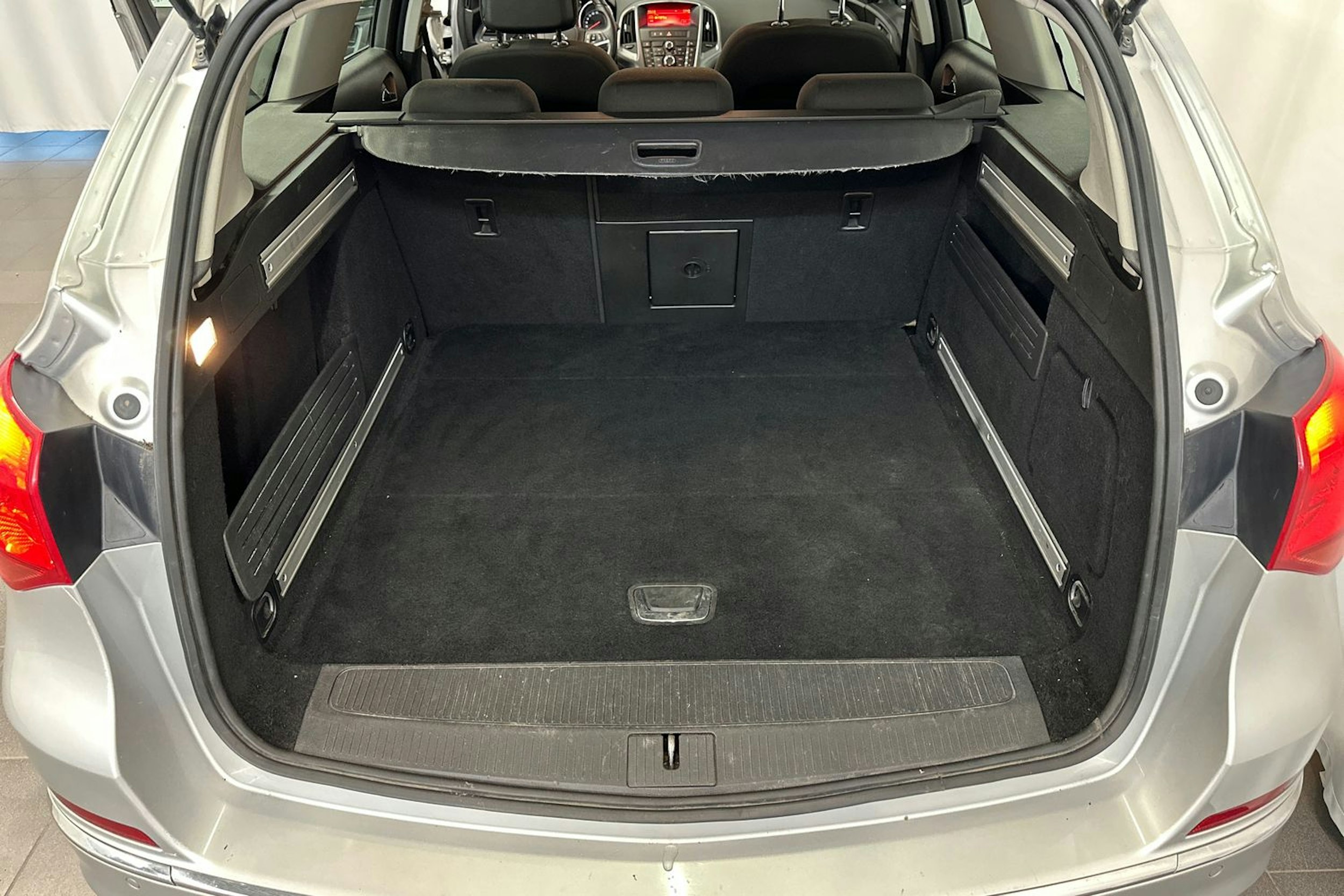 hopea Opel Astra 2013 kuva 25.