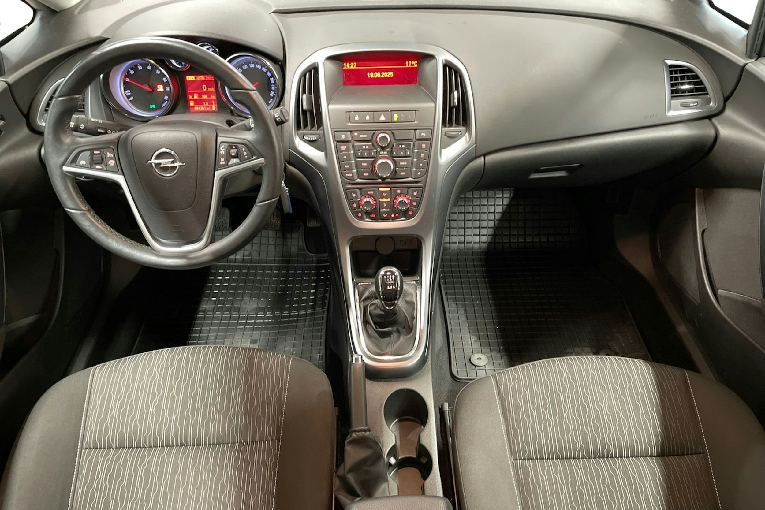 valkoinen Opel Astra 2013 kuva 9.
