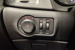 valkoinen Opel Astra 2013 kuva 20.