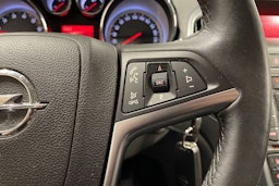 valkoinen Opel Astra 2013 kuva 22.