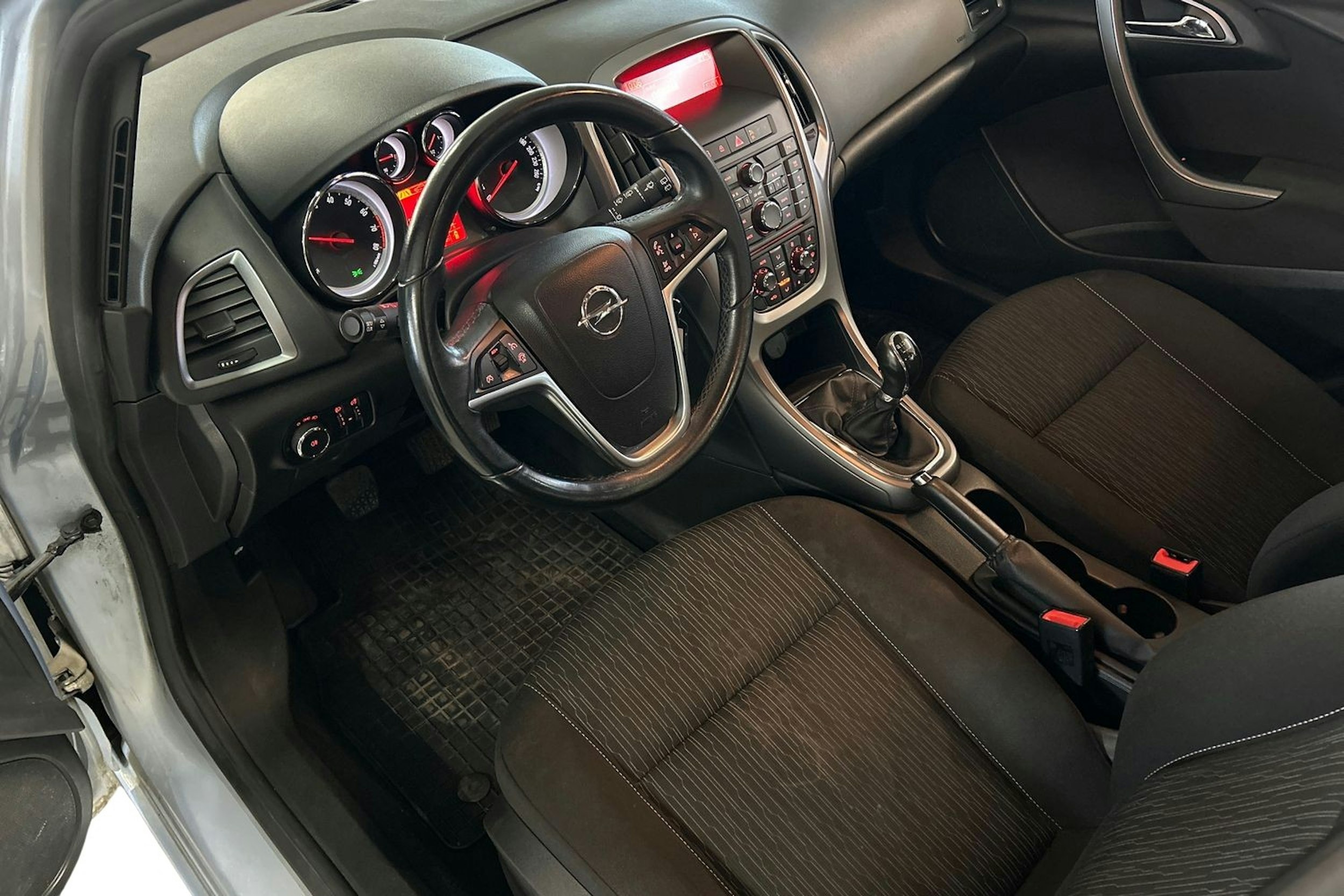 hopea Opel Astra 2013 kuva 7.