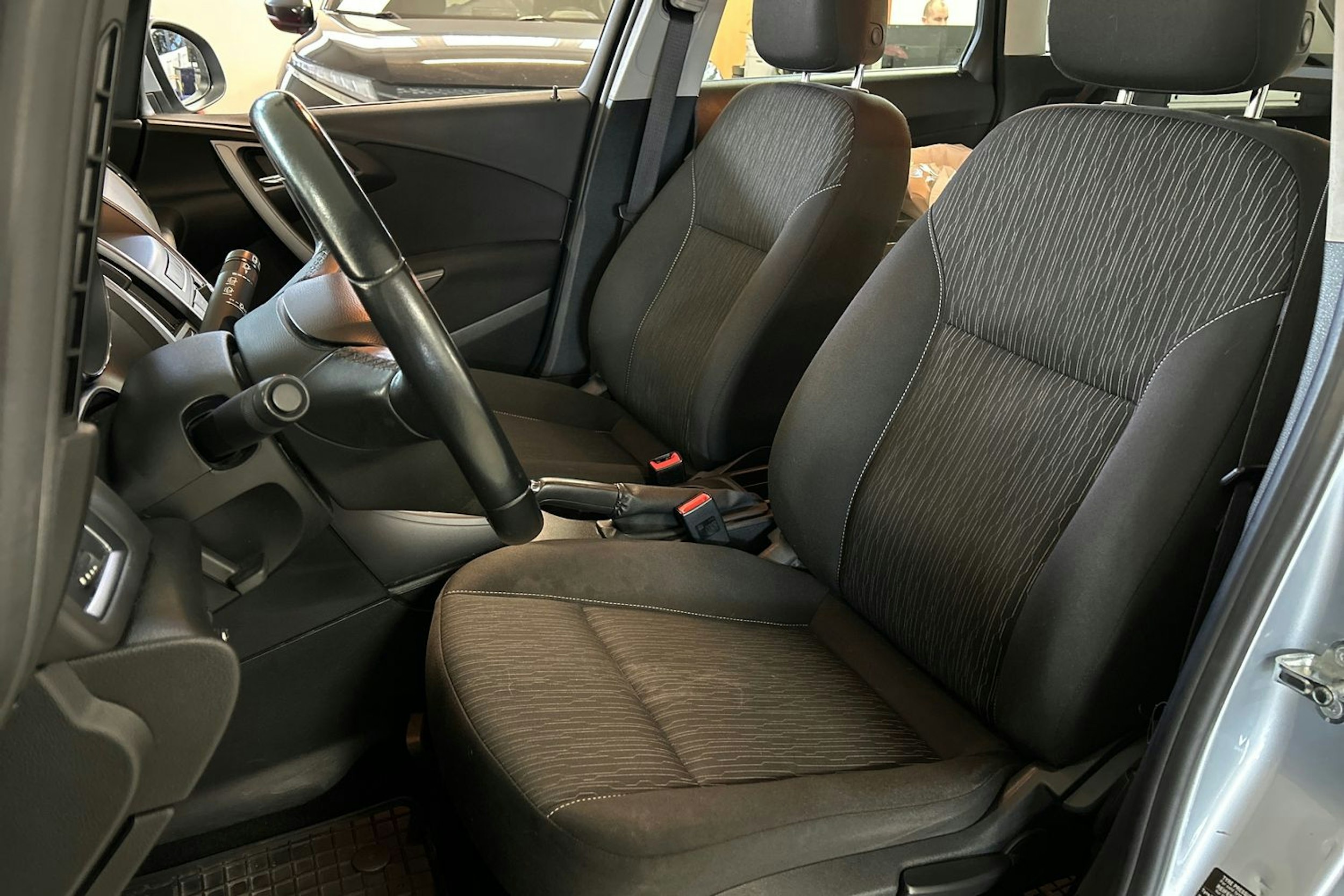 hopea Opel Astra 2013 kuva 14.
