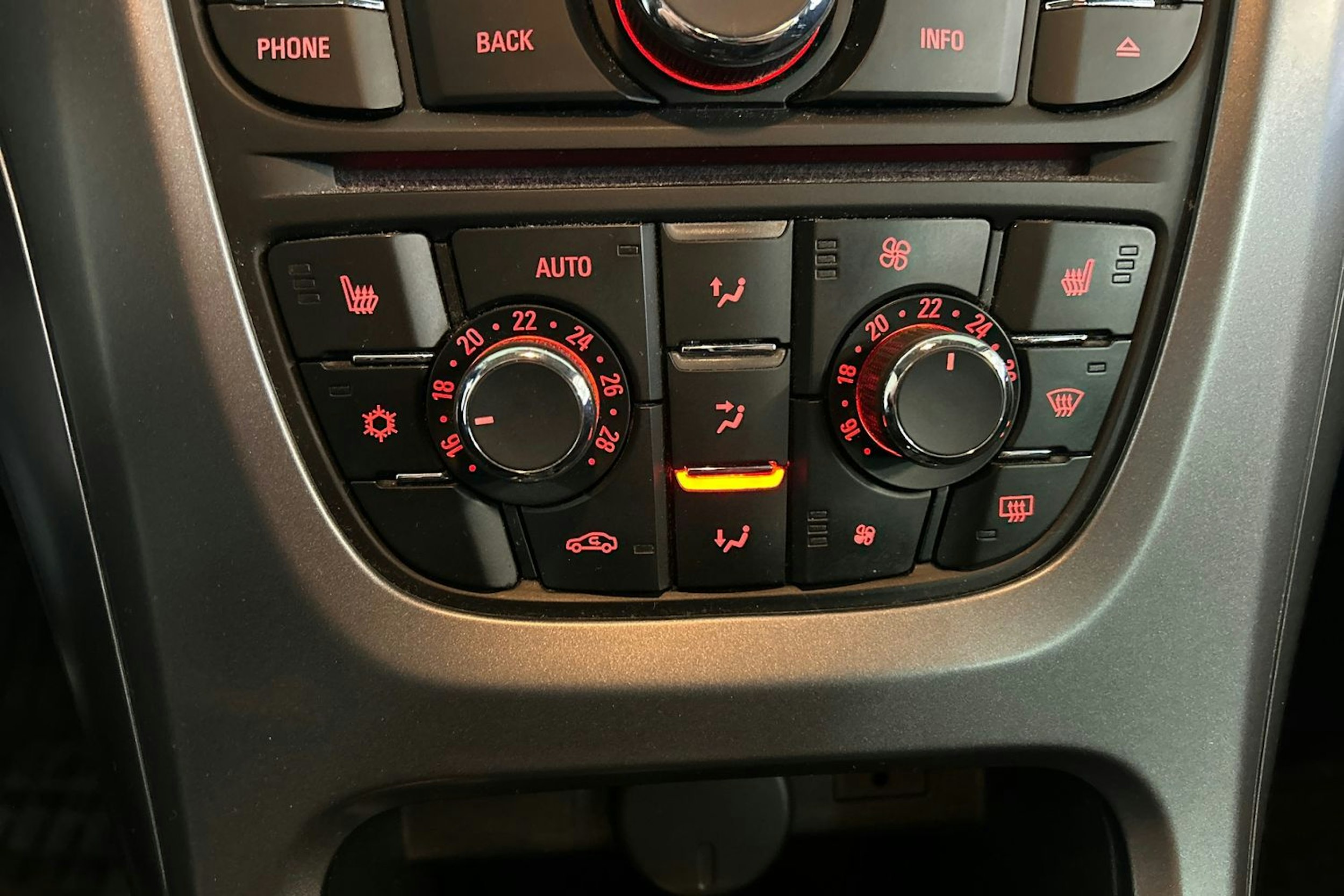 hopea Opel Astra 2013 kuva 19.