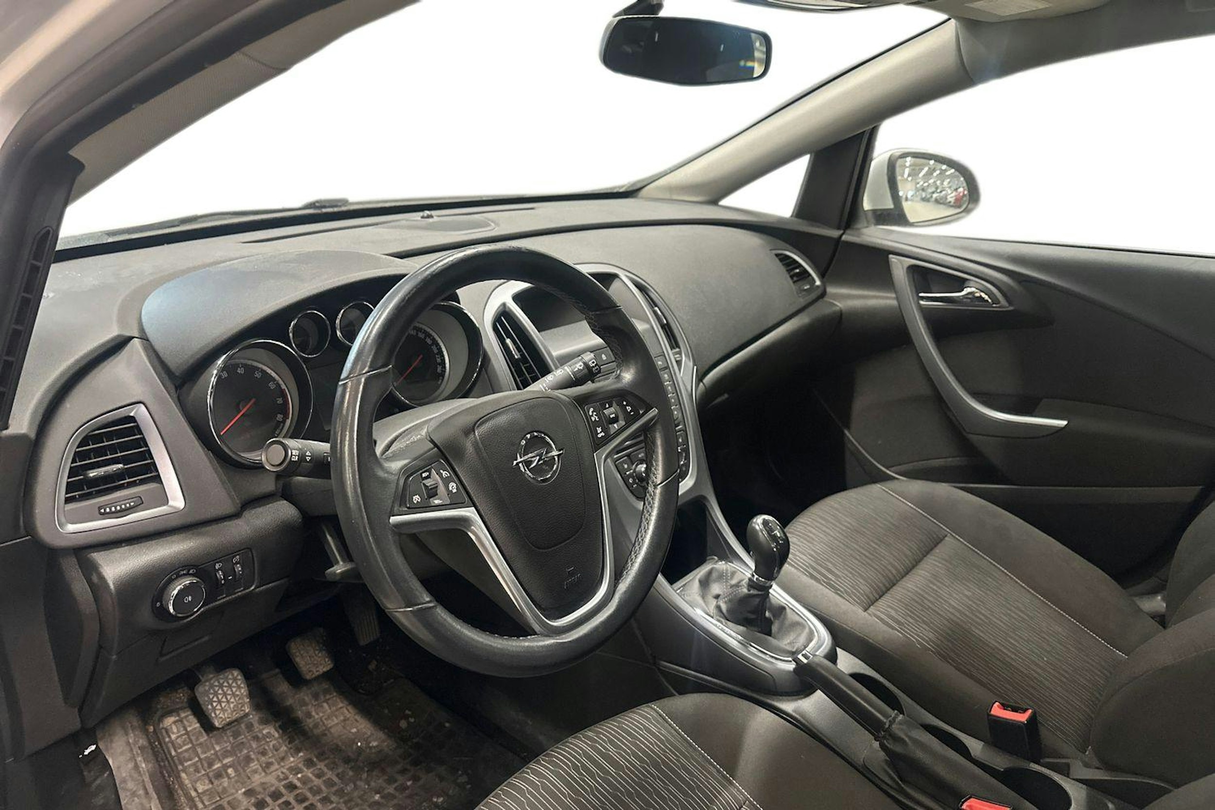 Valkoinen Opel ASTRA 2013 kuva 3.