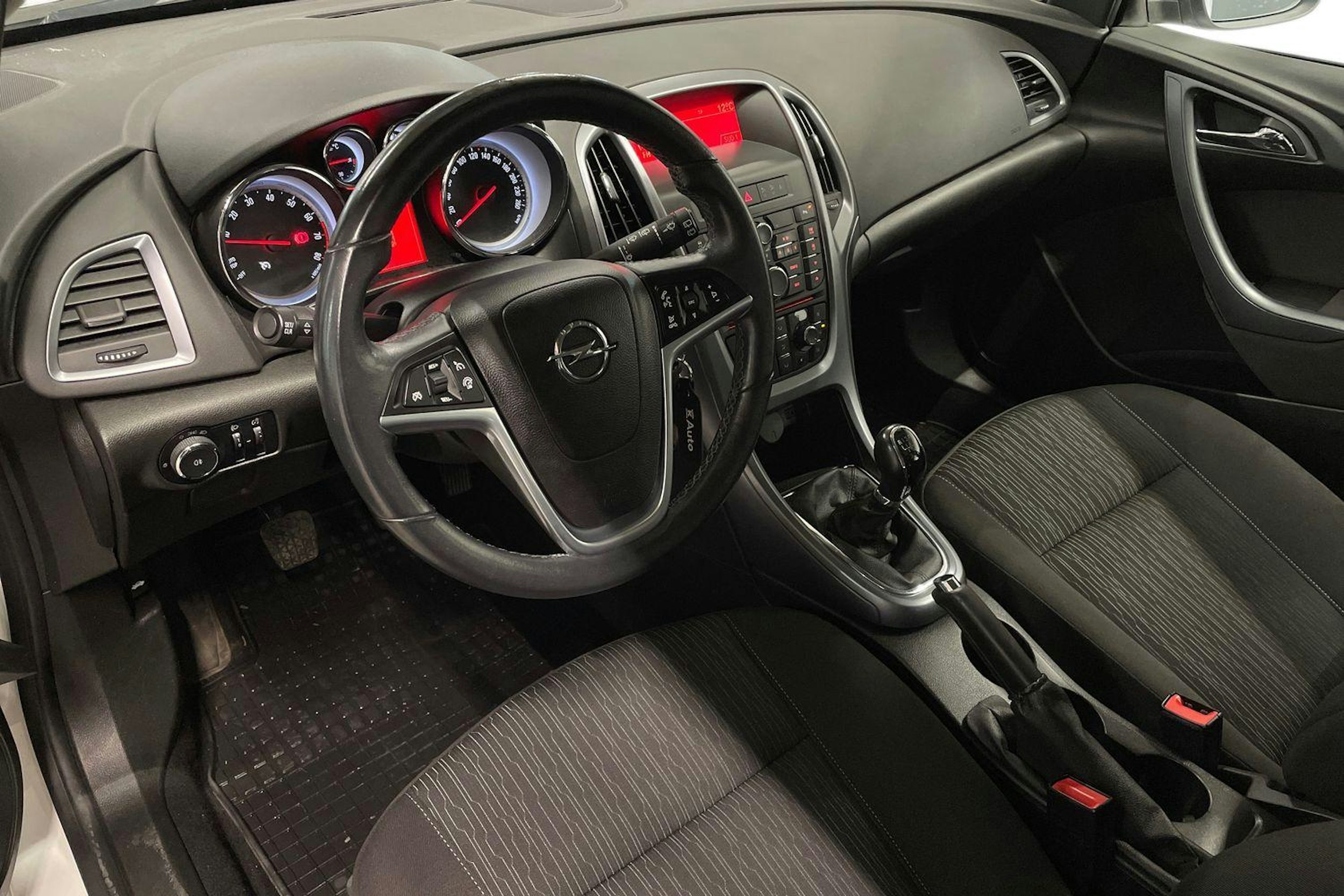 Valkoinen Opel ASTRA 2014 kuva 7.