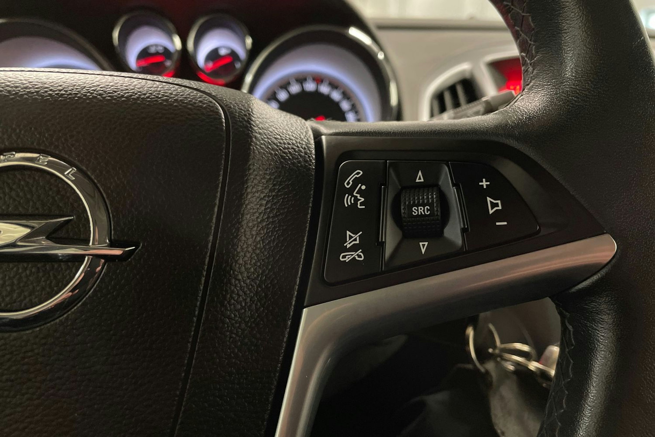 Valkoinen Opel ASTRA 2014 kuva 20.