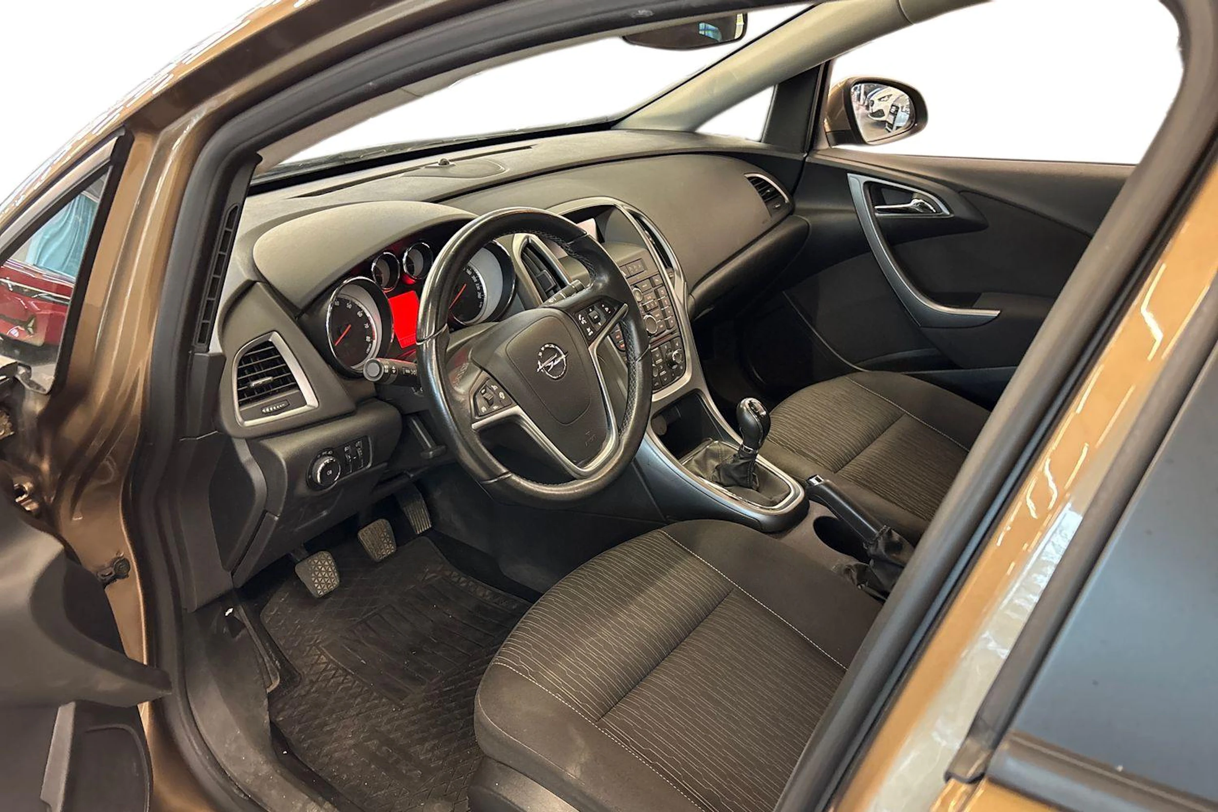 ruskea (beige) Opel Astra 2013 kuva 3.