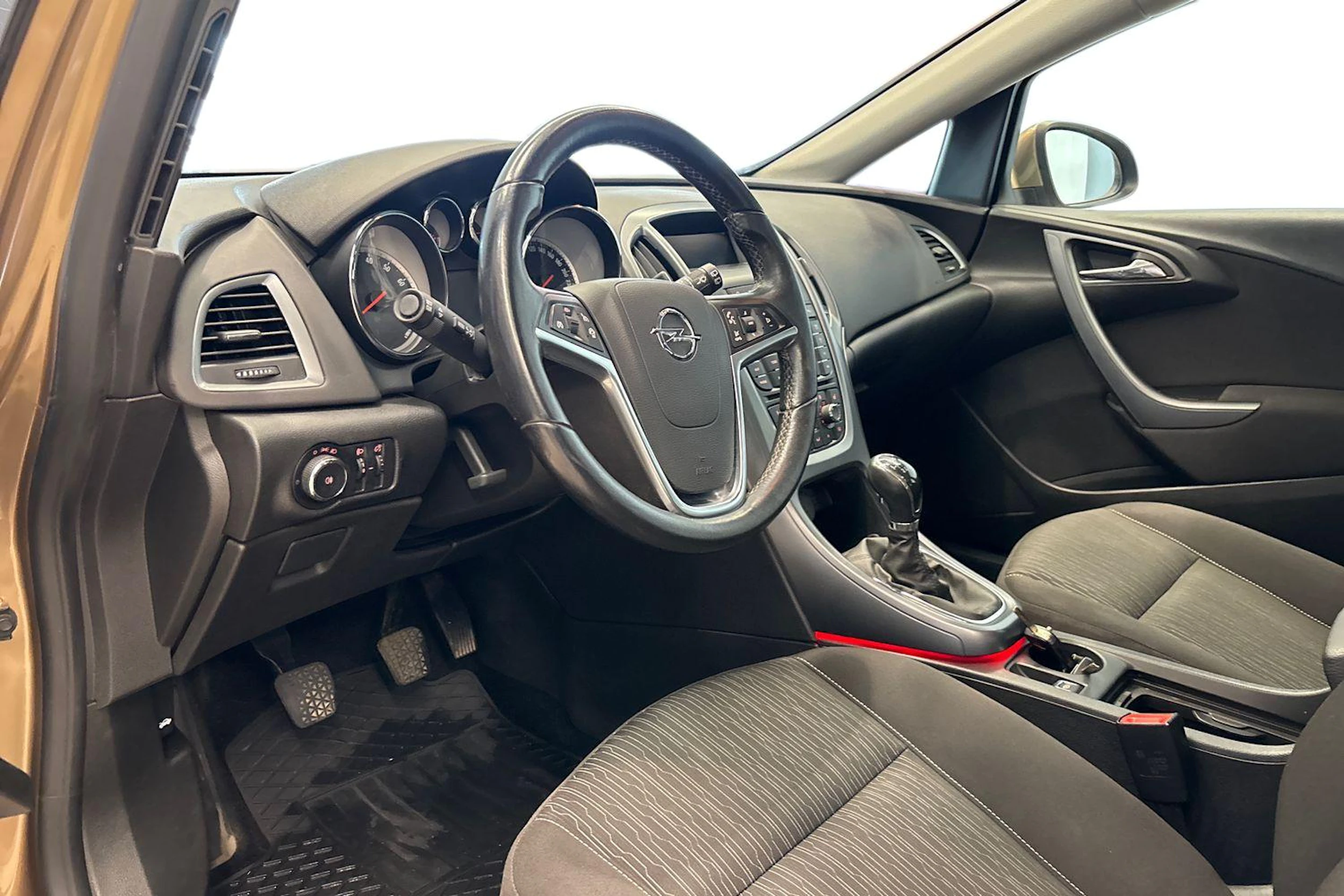 Ruskea (beige) Opel ASTRA 2013 kuva 6.