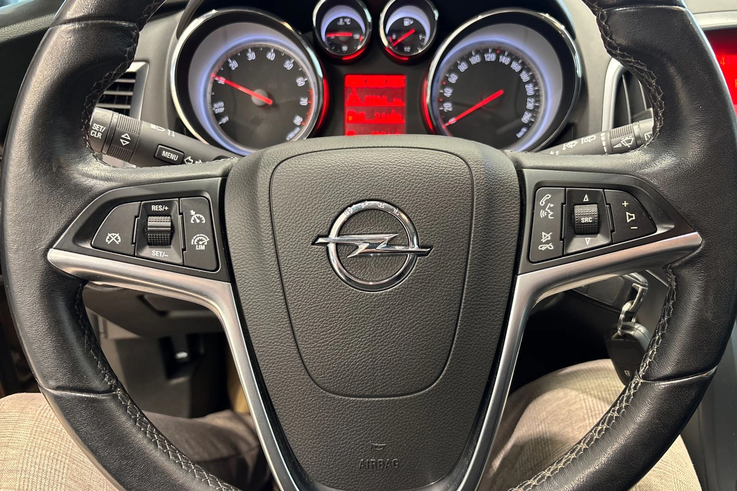 Ruskea (beige) Opel ASTRA 2013 kuva 17.