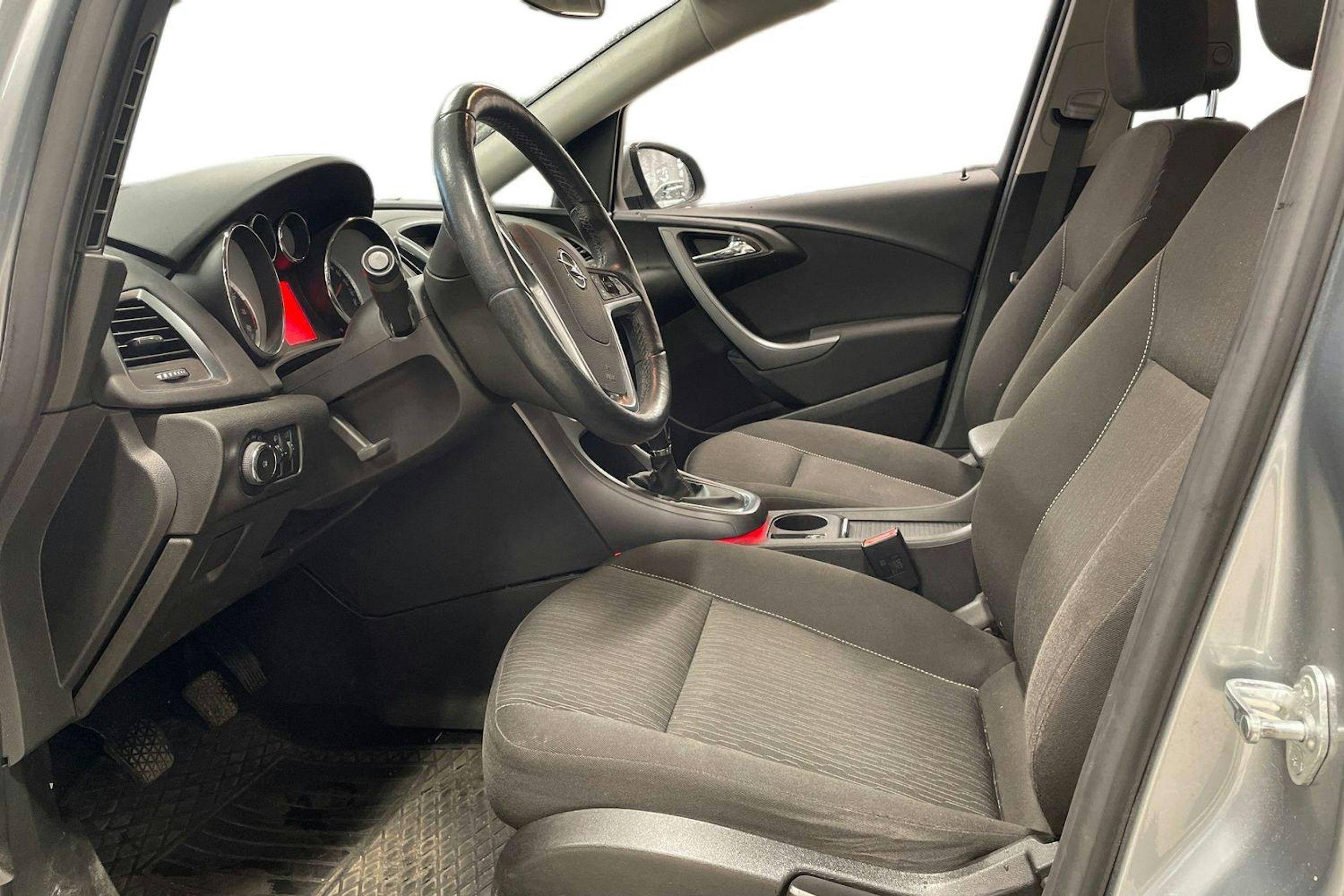Harmaa Opel Astra 2013 kuva 3.