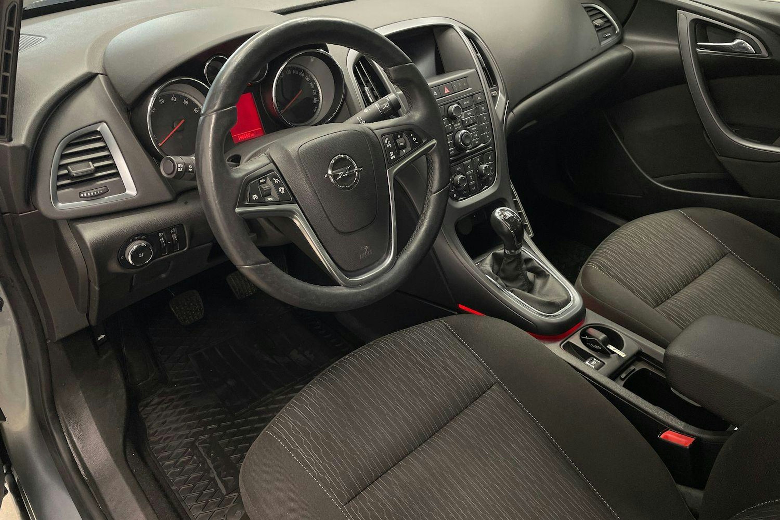 Harmaa Opel Astra 2013 kuva 6.