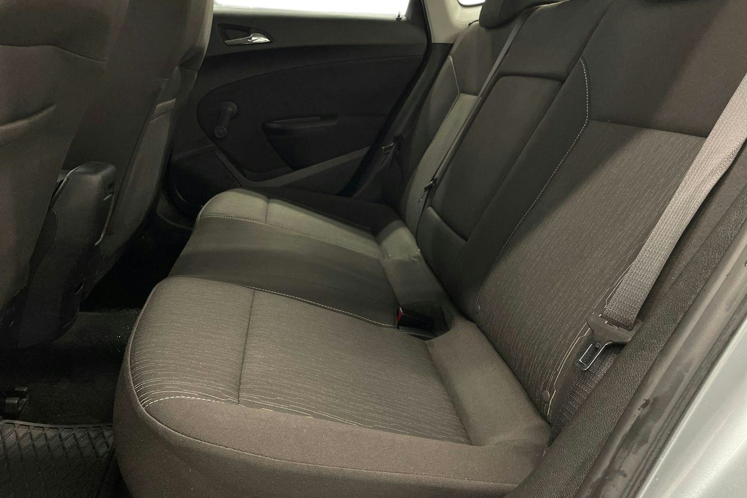 Harmaa Opel Astra 2013 kuva 8.