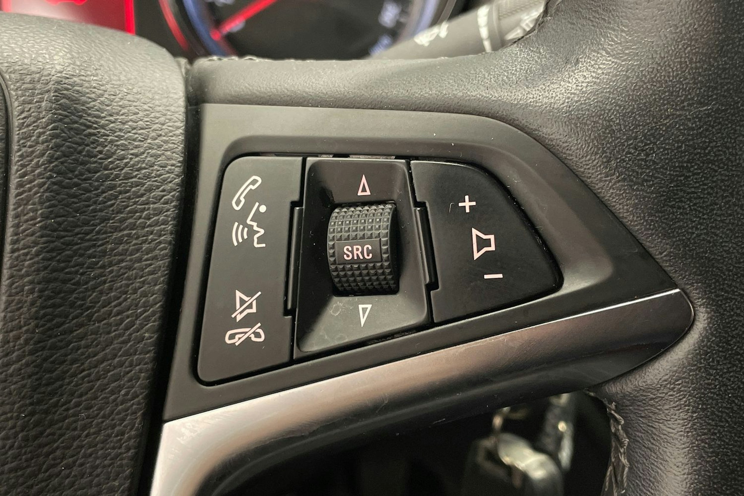 Harmaa Opel Astra 2013 kuva 14.