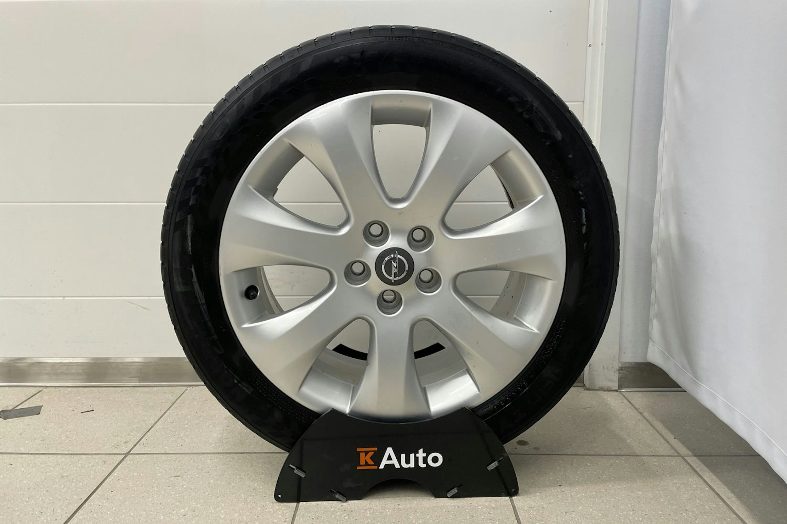 Harmaa Opel Astra 2013 kuva 20.